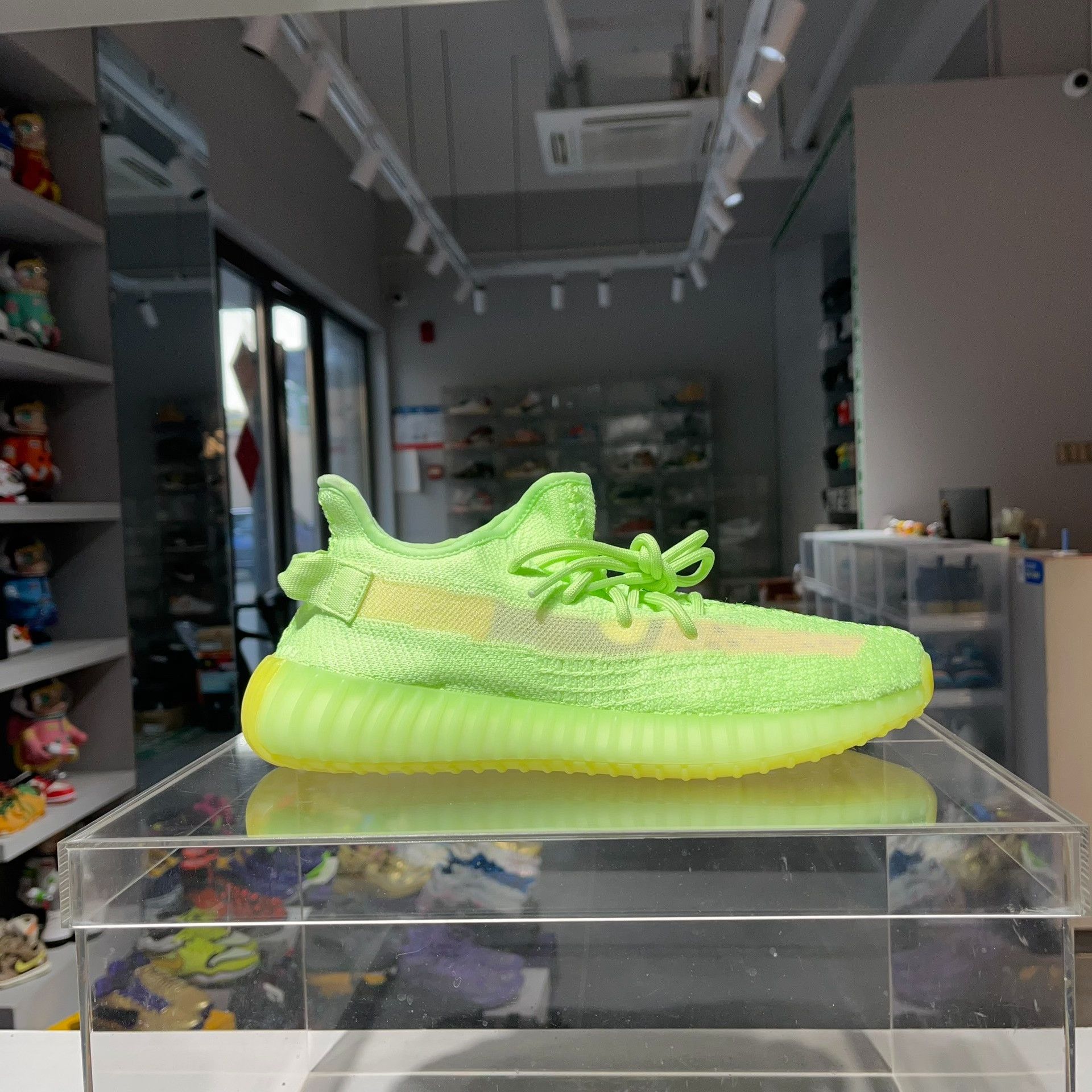 Yeezy Yeezy Glow Green Lowtop Sneakers 42 Men Size US 9 / EU 42 - 5 Thumbnail