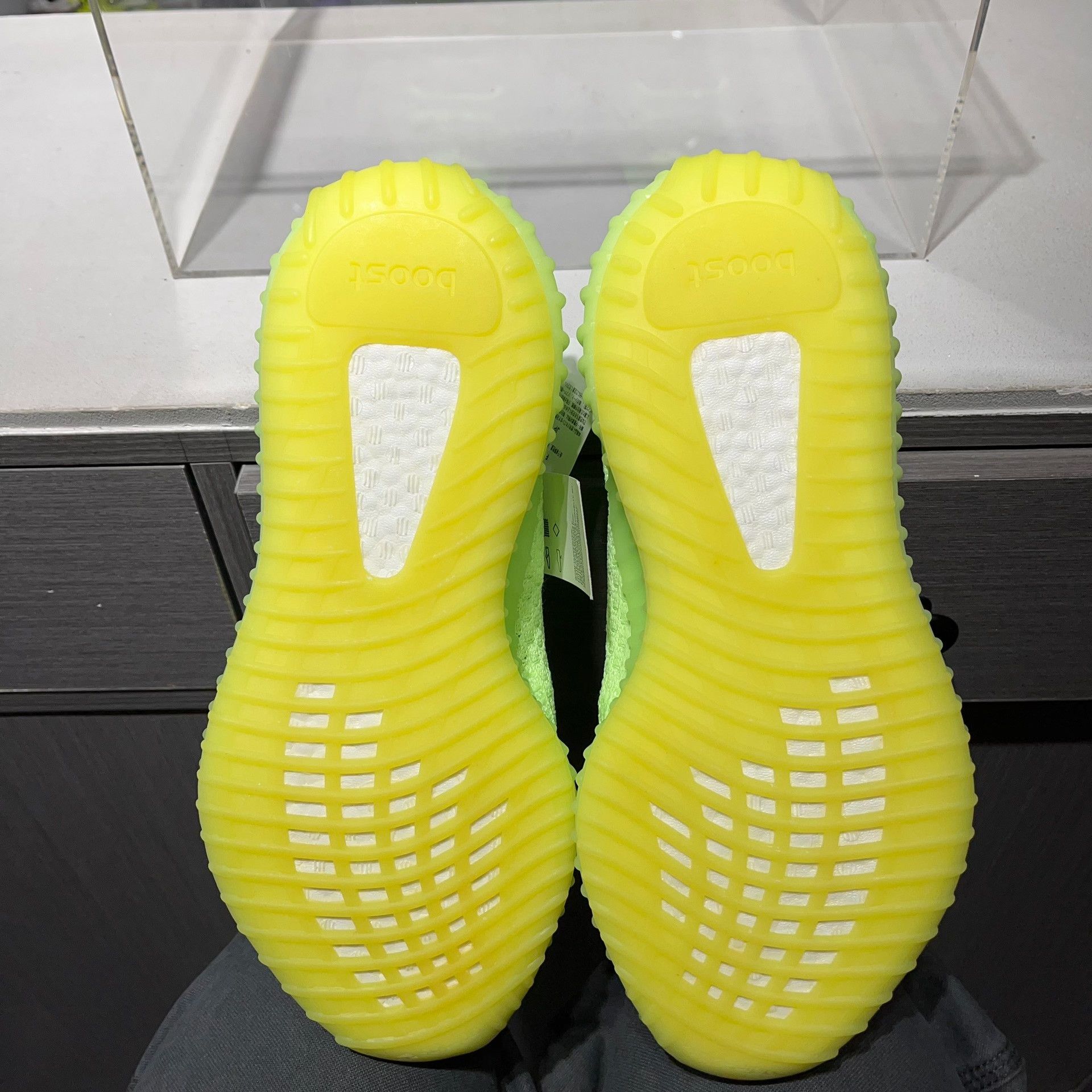 Yeezy Yeezy Glow Green Lowtop Sneakers 42 Men Size US 9 / EU 42 - 7 Thumbnail