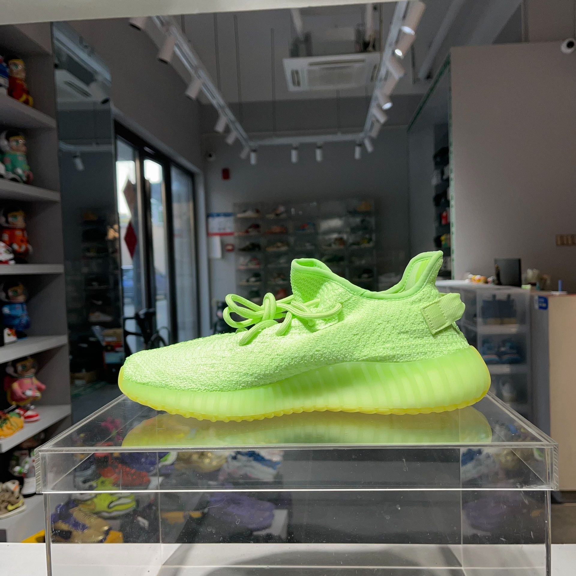 Yeezy Yeezy Glow Green Lowtop Sneakers 42 Men Size US 9 / EU 42 - 6 Thumbnail