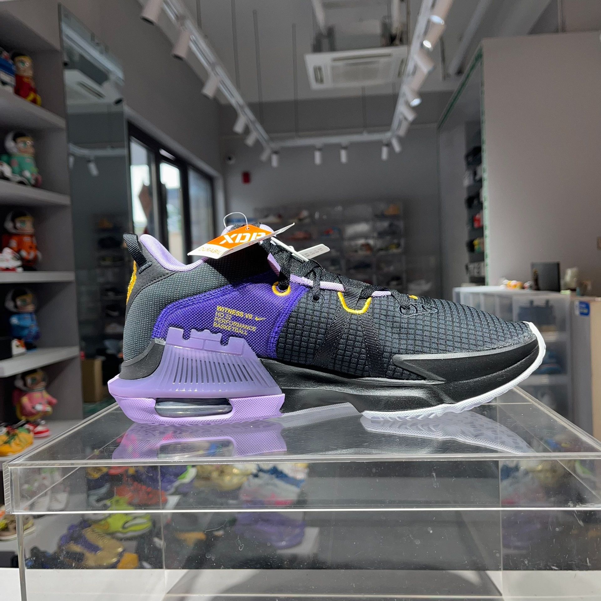 Nike Nike LEBRON Purple Lowtop Sneakers 13 Men Size US 13 / EU 46 - 3 Thumbnail