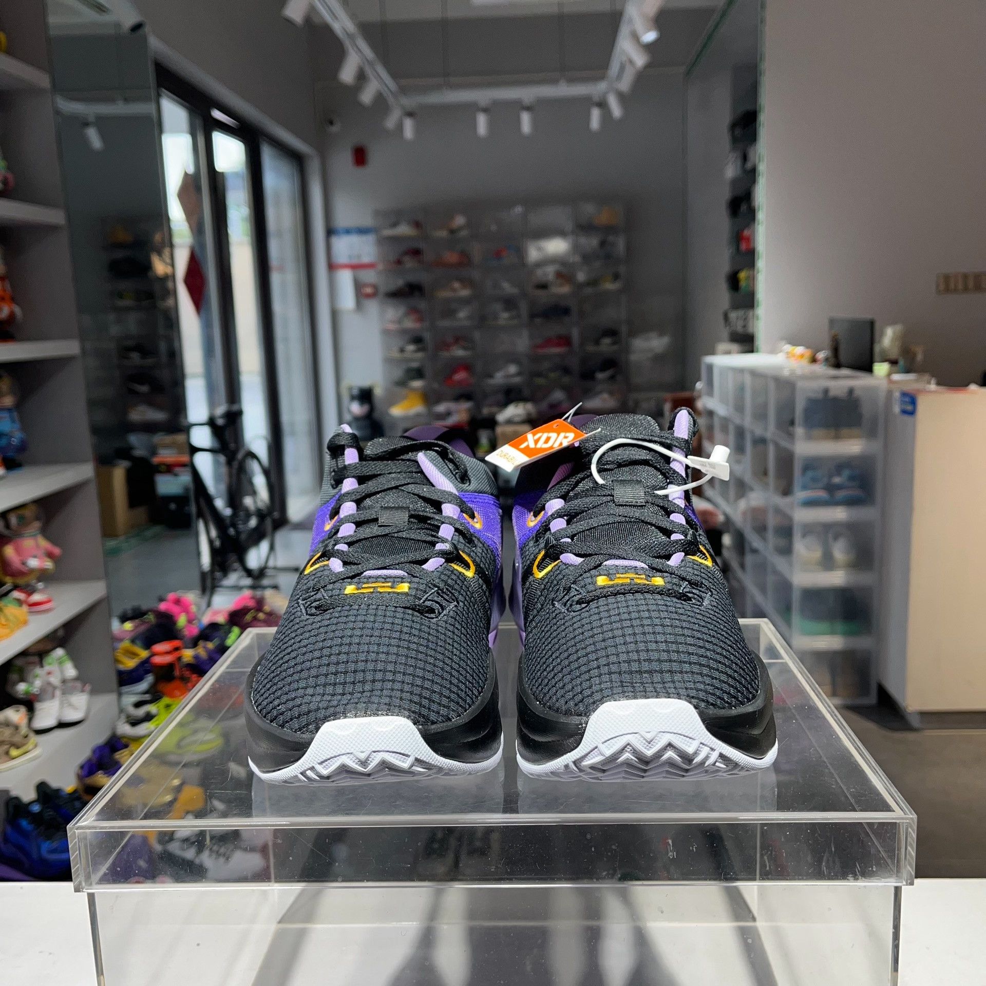 Nike Nike LEBRON Purple Lowtop Sneakers 13 Men Size US 13 / EU 46 - 2 Thumbnail