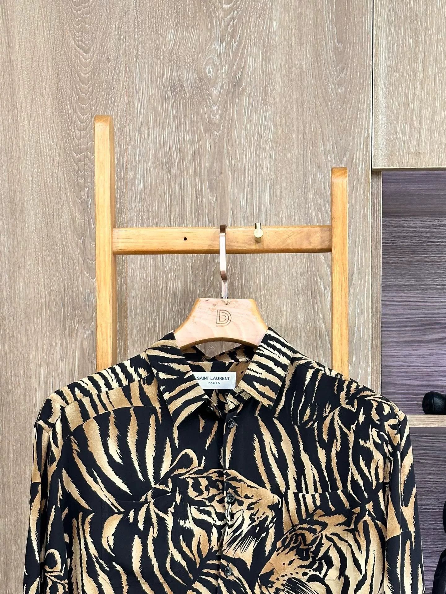 Saint Laurent Paris Saint Laurent Tiger-Print Silk Shirt Size US M / EU 48-50 / 2 - 3 Thumbnail