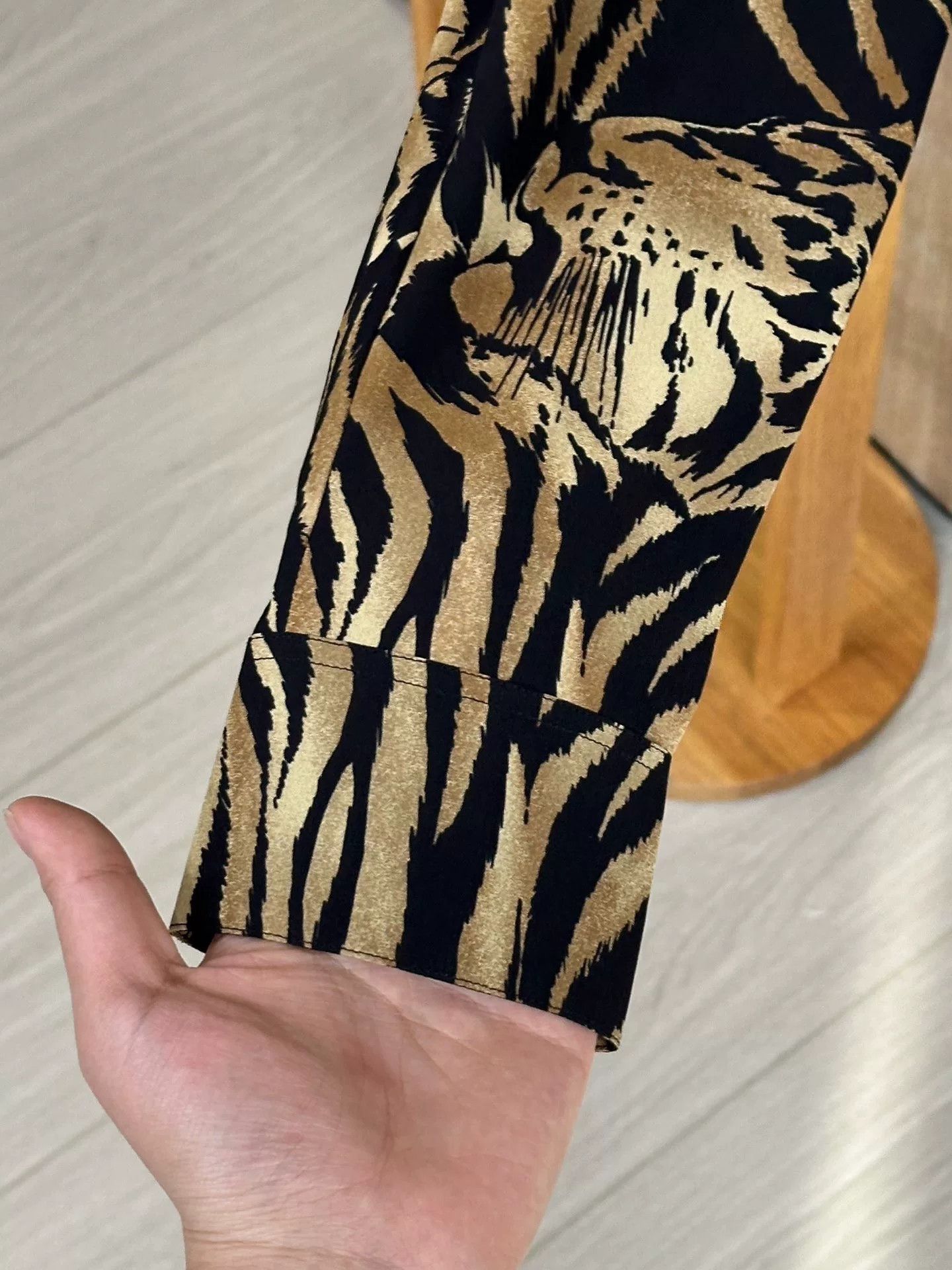 Saint Laurent Paris Saint Laurent Tiger-Print Silk Shirt Size US M / EU 48-50 / 2 - 4 Thumbnail