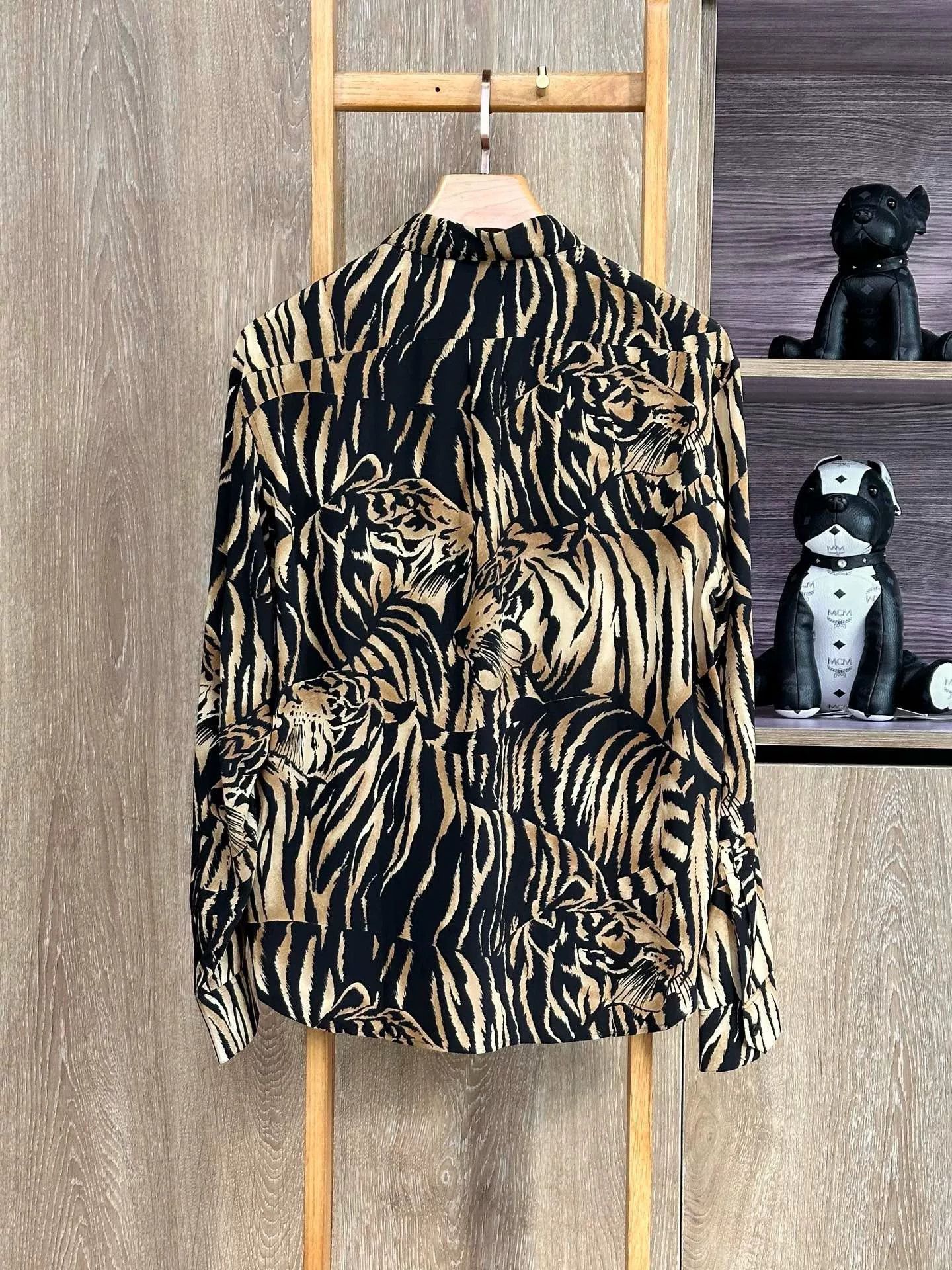 Saint Laurent Paris Saint Laurent Tiger-Print Silk Shirt Size US M / EU 48-50 / 2 - 2 Thumbnail