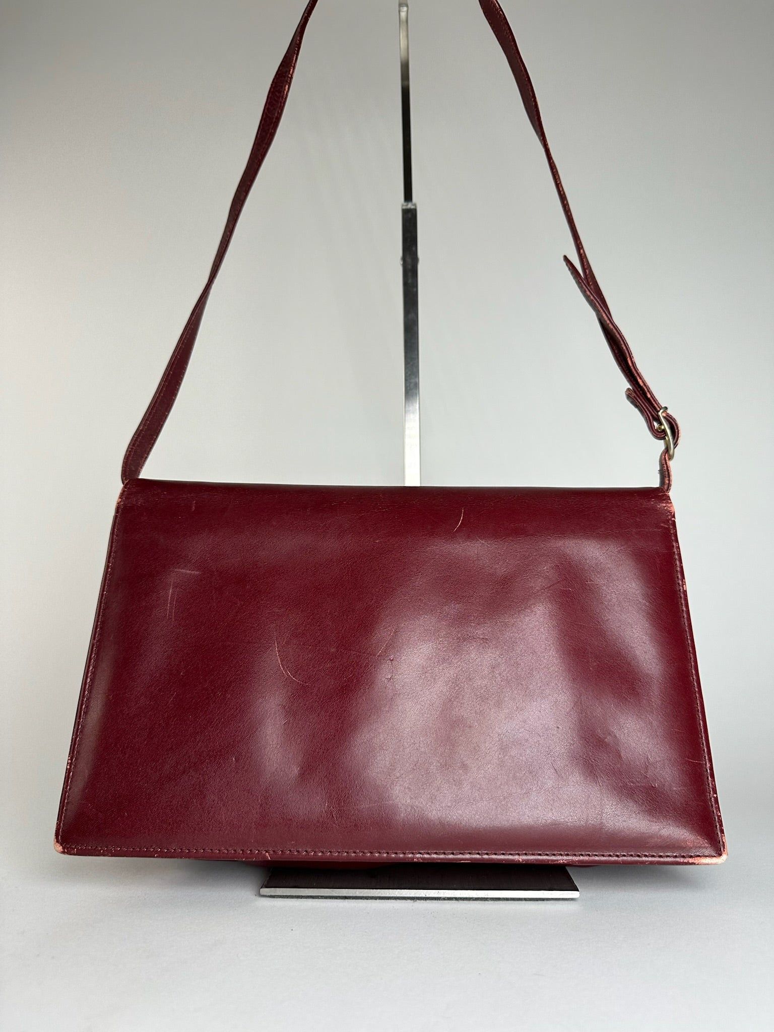 Givenchy Vintage Leather Shoulder Bag Burgundy Size ONE SIZE - 2 Thumbnail