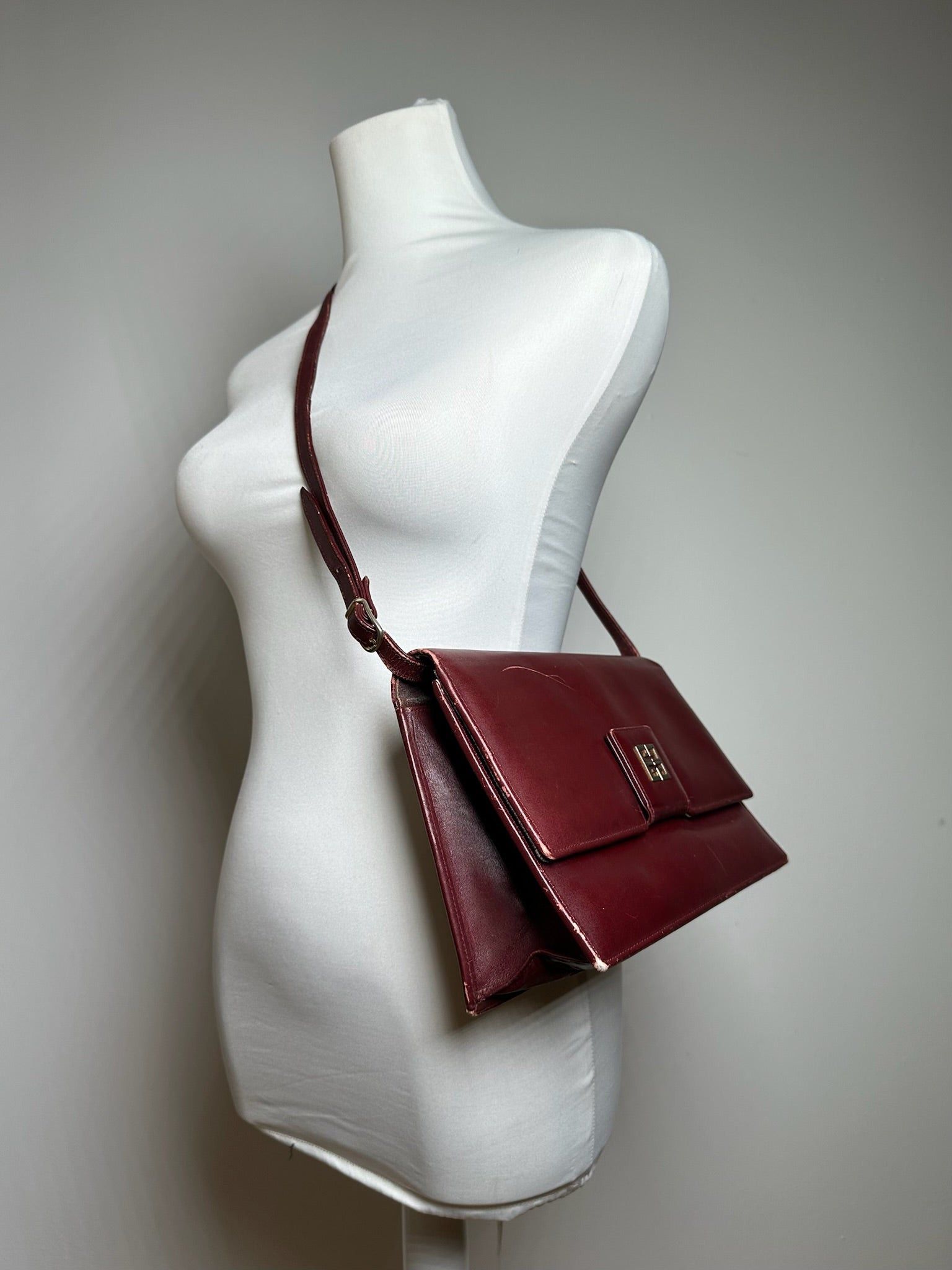 Givenchy Vintage Leather Shoulder Bag Burgundy Size ONE SIZE - 3 Thumbnail