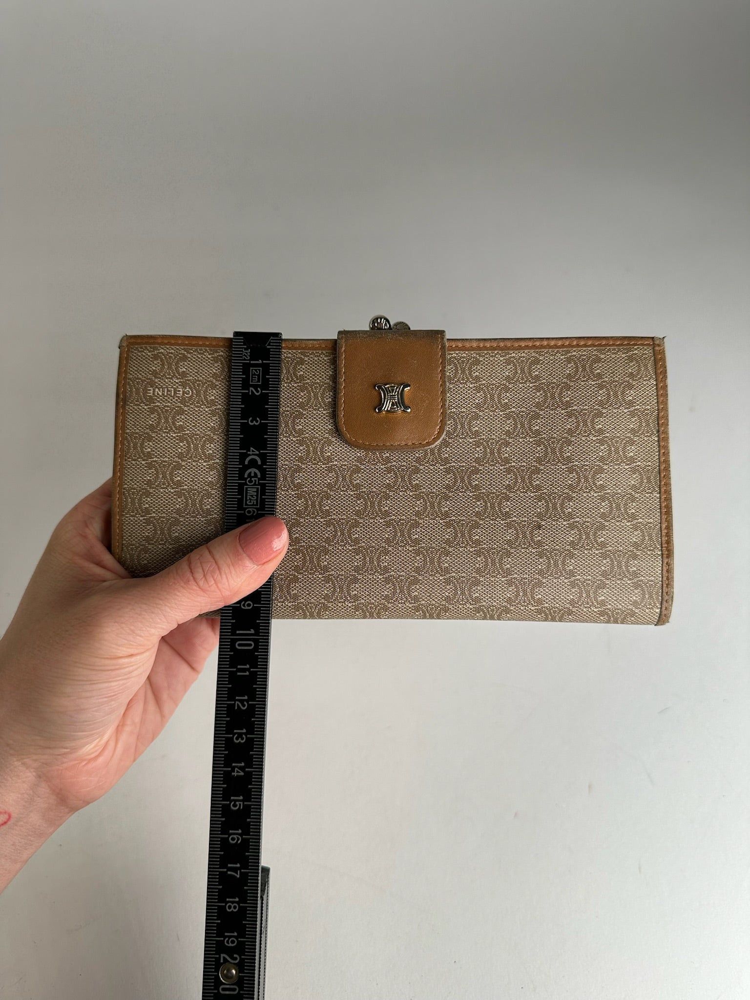 Celine Vintage Paris Triomphe Monogram Leather Wallet Beige Brown Size ONE SIZE - 9 Thumbnail