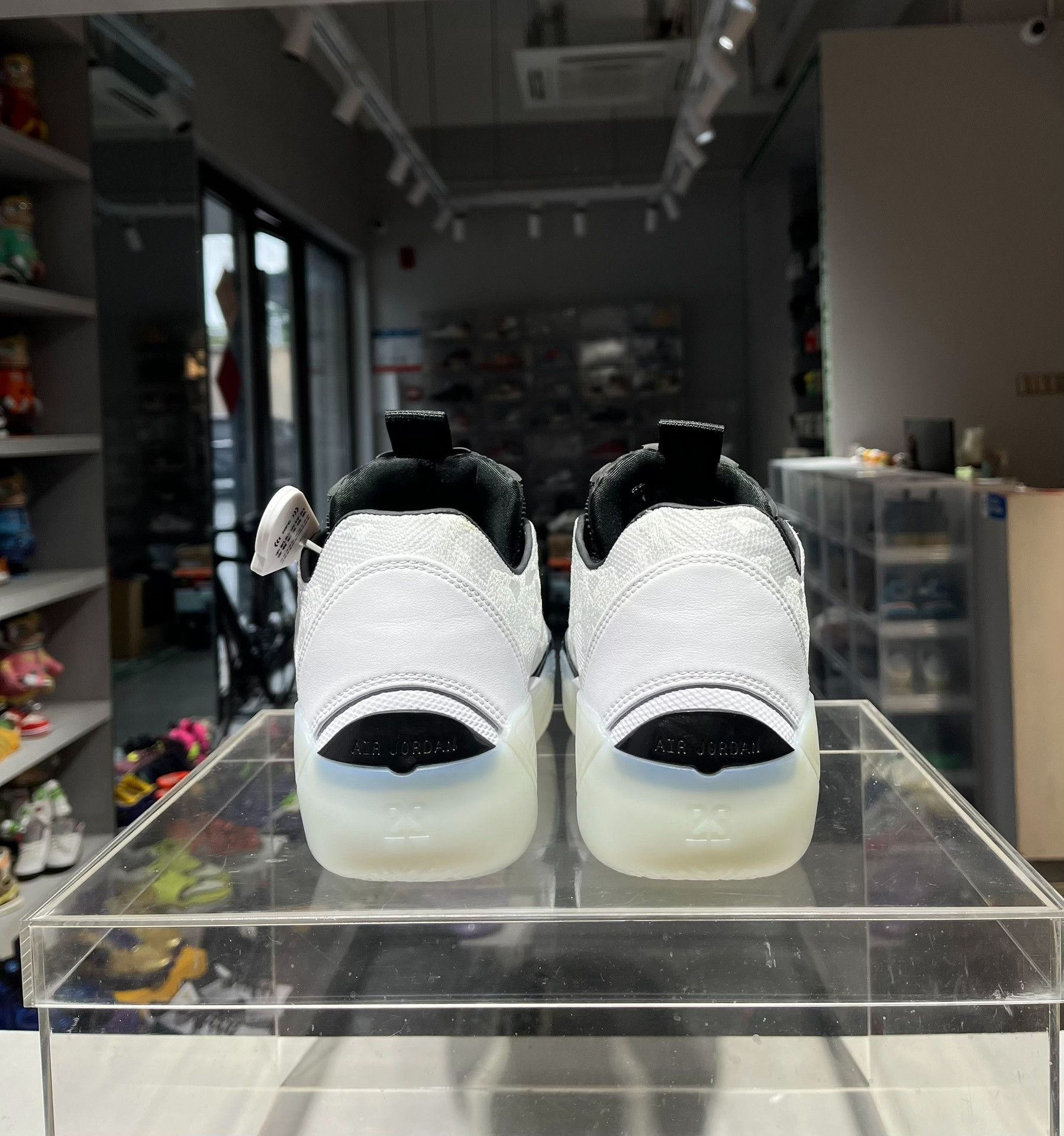 Nike Nike White Lowtop Sneakers 39 Men Size US 6.5 / EU 39-40 - 4 Thumbnail