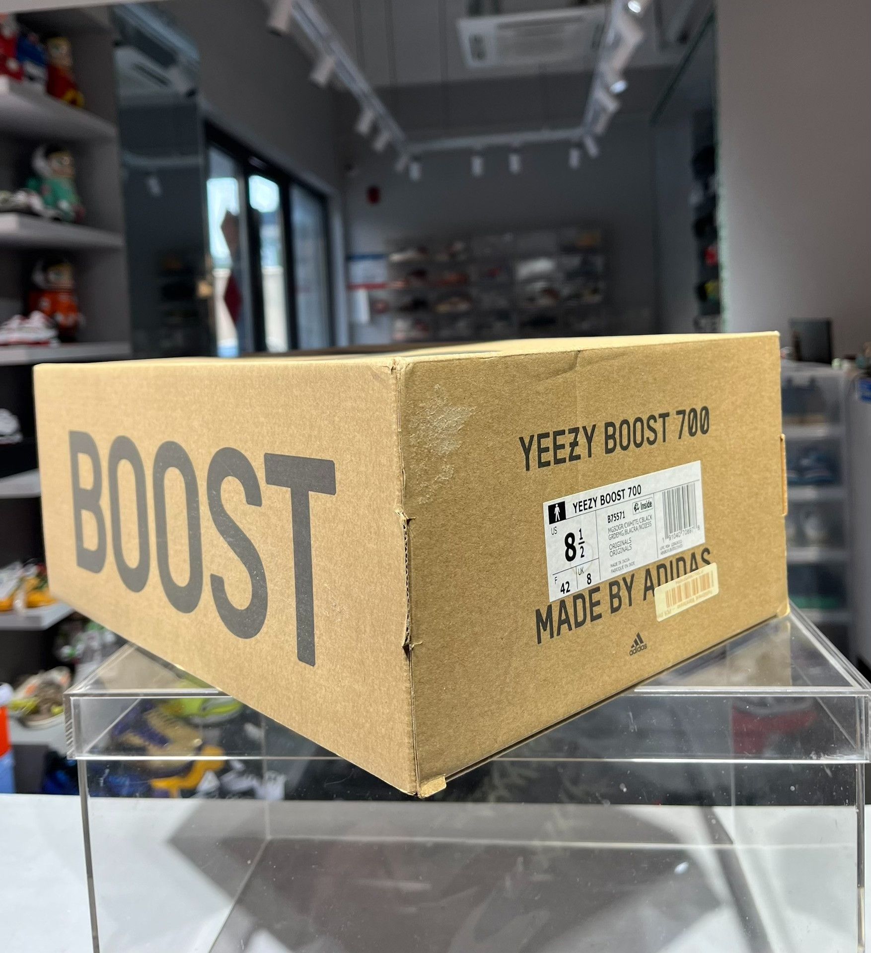 Adidas Adidas YEEZY Lowtop Sneakers 9 Men Size US 9 / EU 42 - 9 Thumbnail