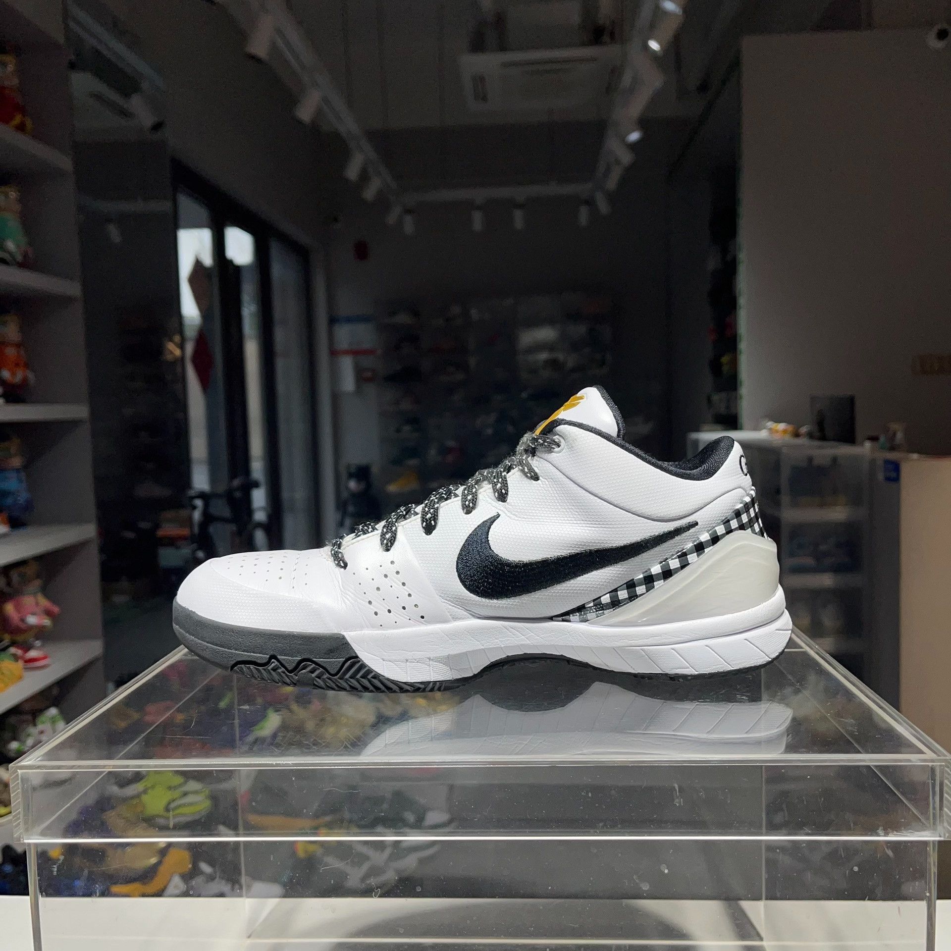 Nike Nike Black Lowtop Sneakers 9.5 Men Size US 9.5 / EU 42-43 - 6 Thumbnail