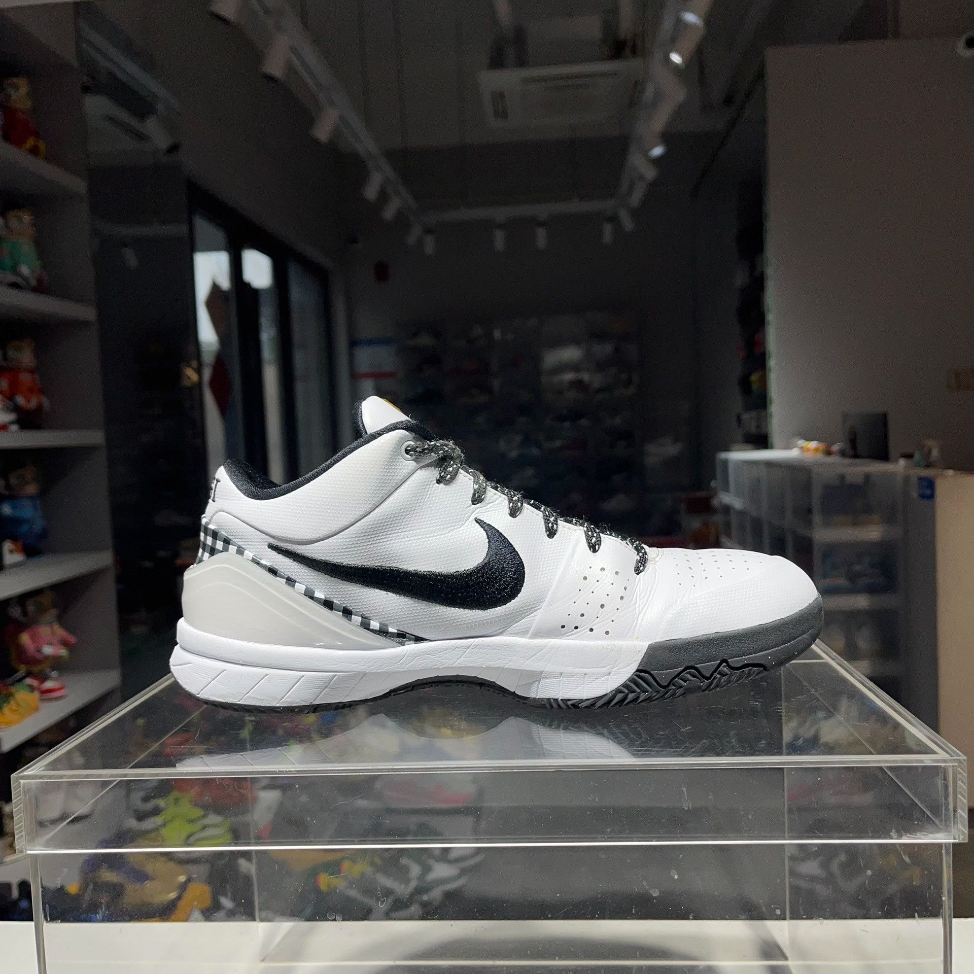 Nike Nike Black Lowtop Sneakers 9.5 Men Size US 9.5 / EU 42-43 - 3 Thumbnail