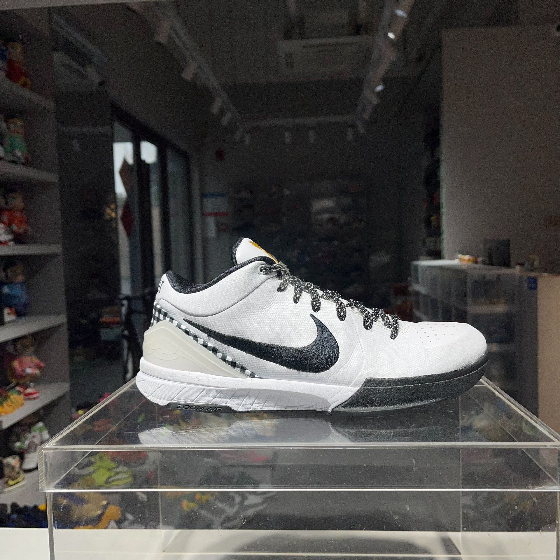 Nike Nike Black Lowtop Sneakers 9.5 Men Size US 9.5 / EU 42-43 - 5 Thumbnail