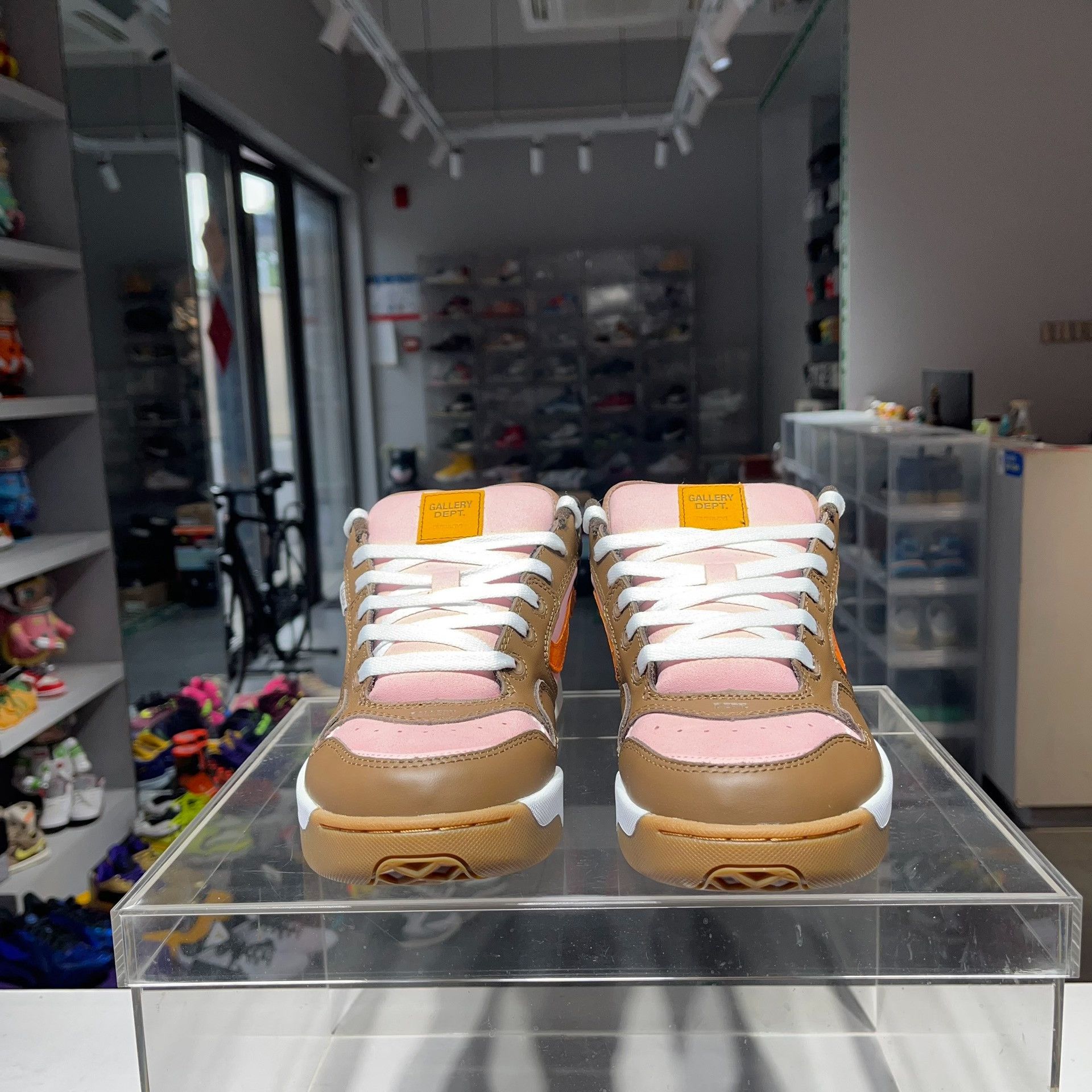 Vans Vans Pink Lowtop Sneakers 10 Men Size US 10 / EU 43 - 2 Thumbnail