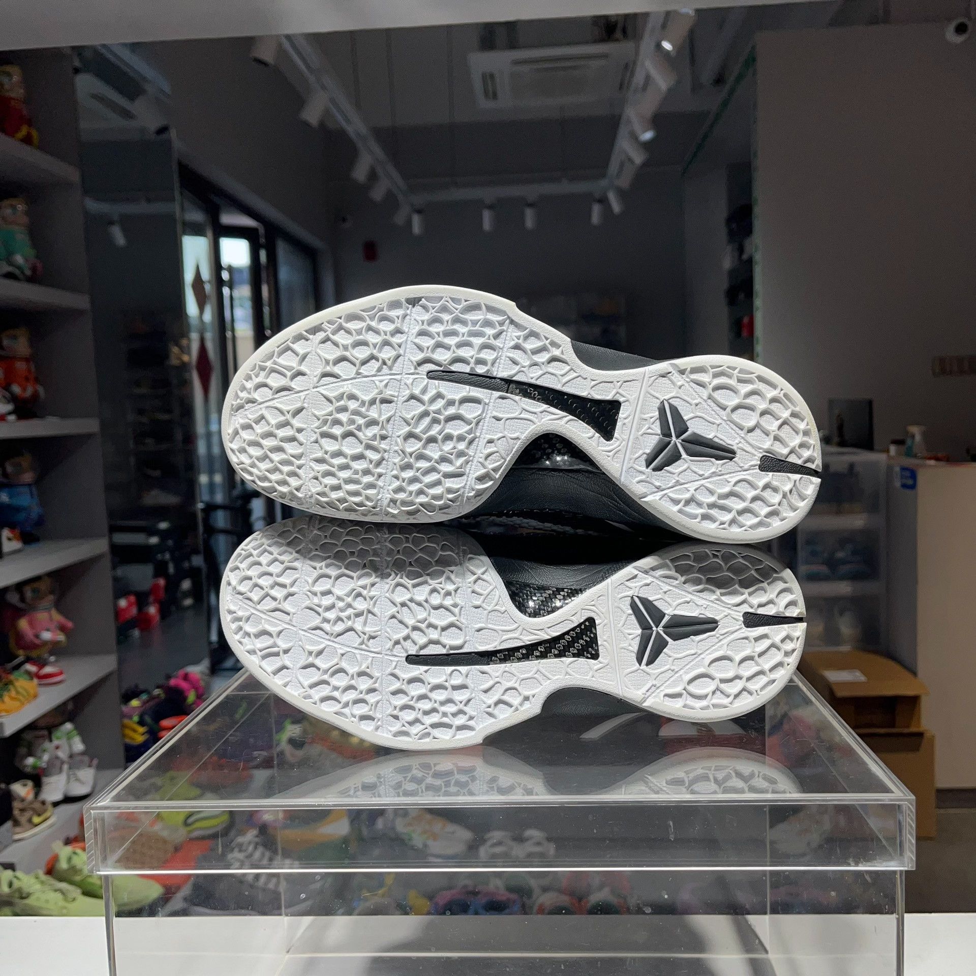 Nike Nike Lowtop Sneakers 9.5 Men Size US 9.5 / EU 42-43 - 7 Thumbnail