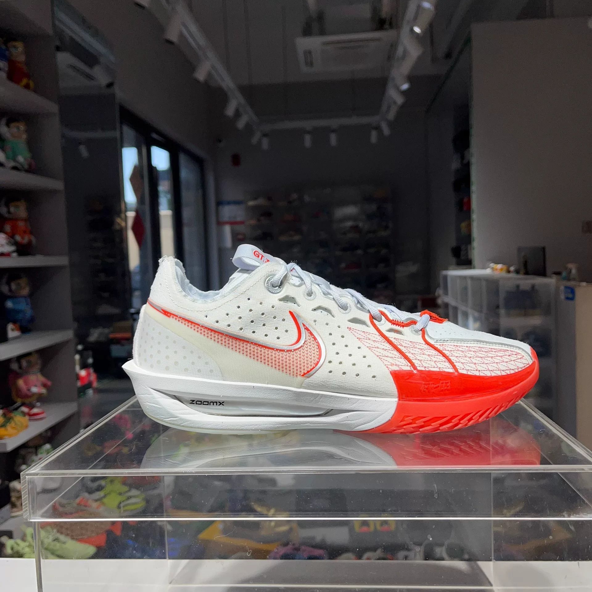 Nike Nike Red Lowtop Sneakers 12 Men Size US 12 / EU 45 - 5 Thumbnail