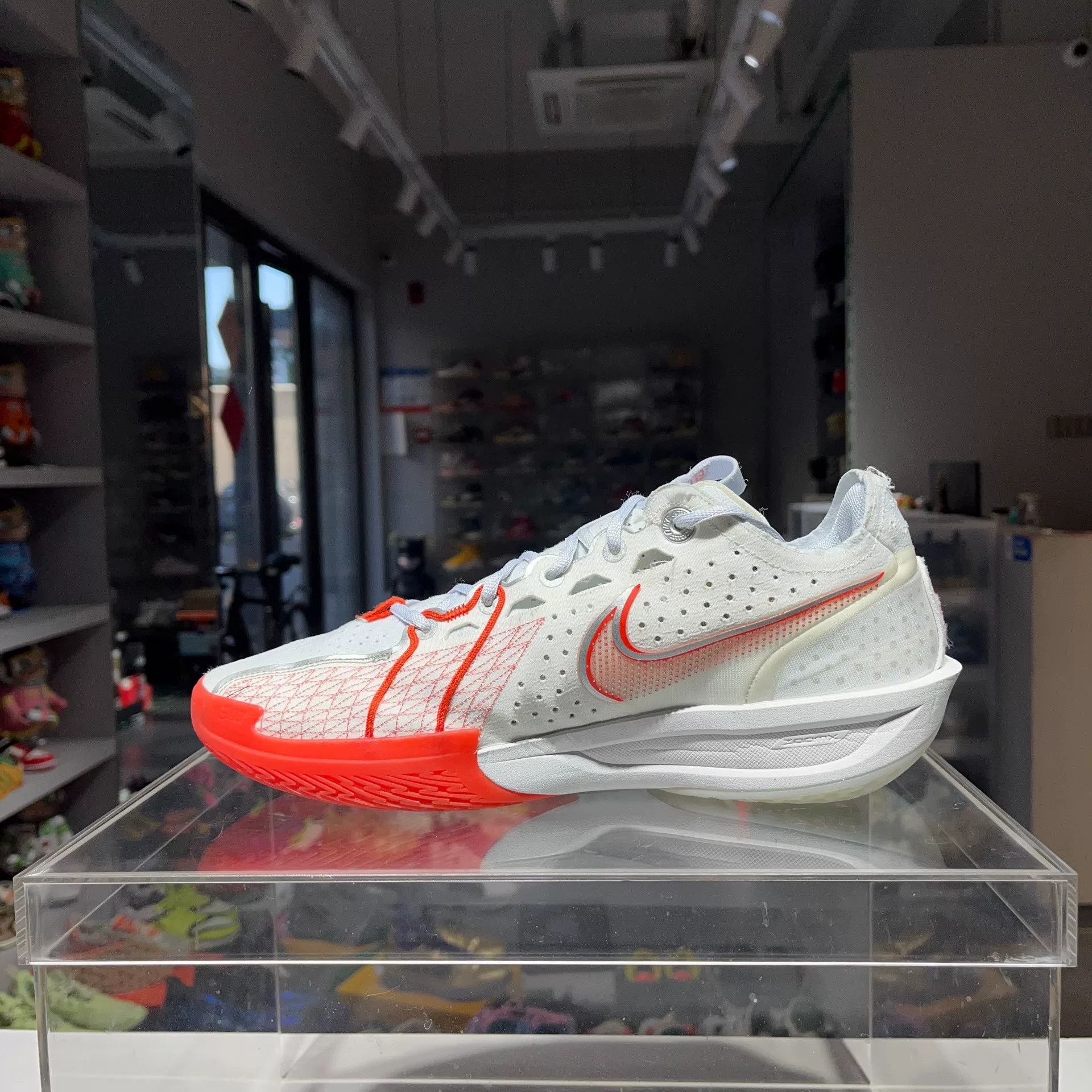 Nike Nike Red Lowtop Sneakers 12 Men Size US 12 / EU 45 - 6 Thumbnail