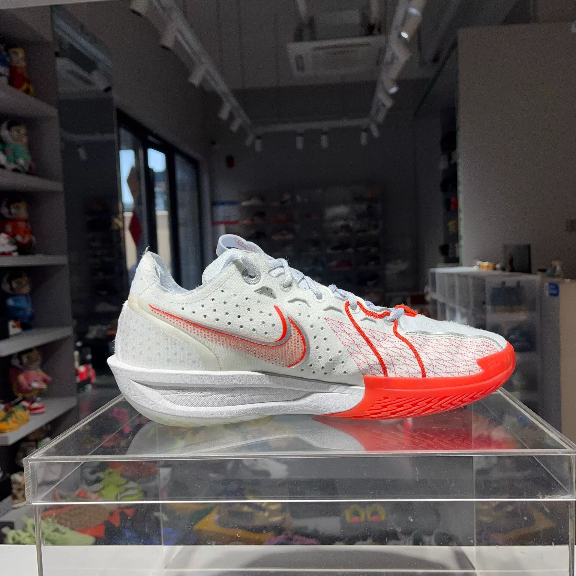 Nike Nike Red Lowtop Sneakers 12 Men Size US 12 / EU 45 - 3 Thumbnail