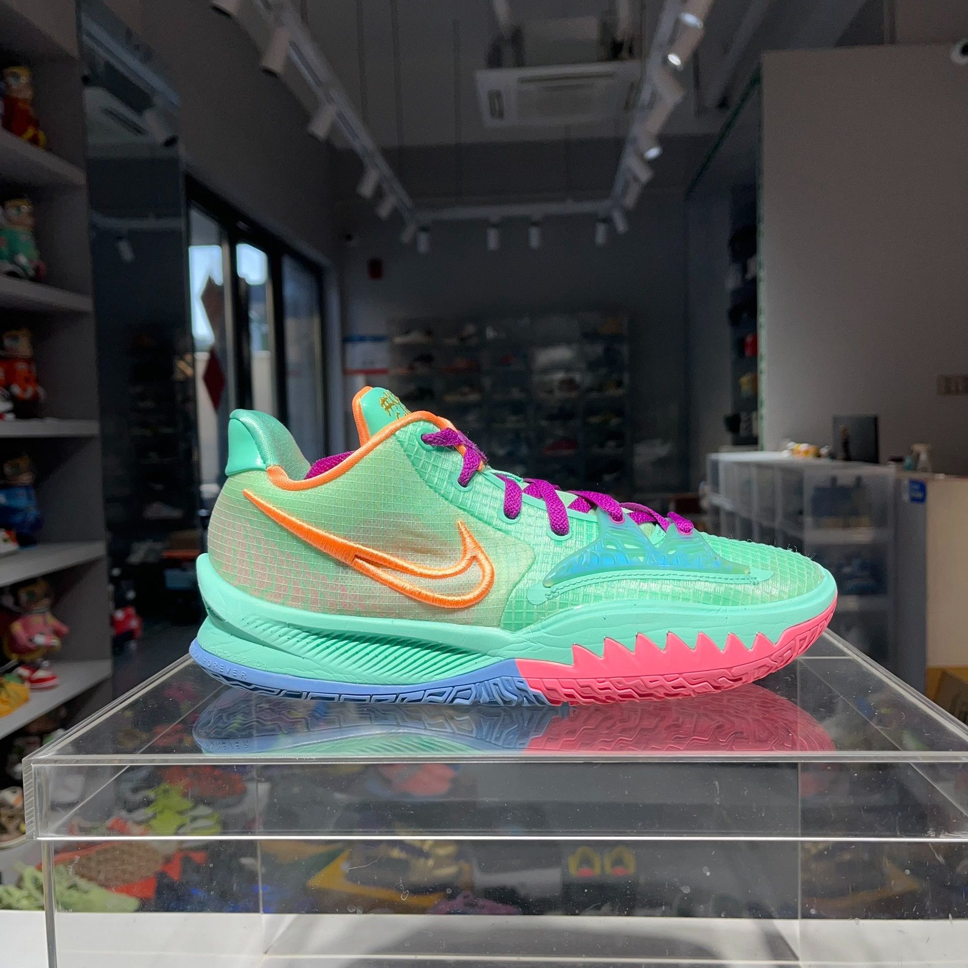 Nike Nike KYRIE Lowtop Sneakers 9 Men Size US 9 / EU 42 - 5 Thumbnail