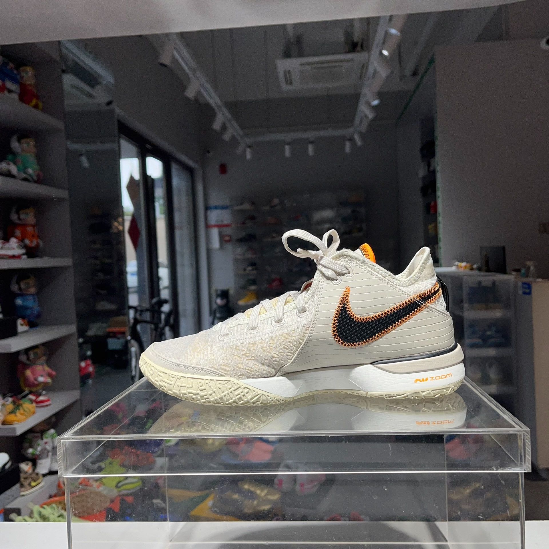Nike Nike White Lowtop Sneakers 9.5 Men Size US 9.5 / EU 42-43 - 6 Thumbnail