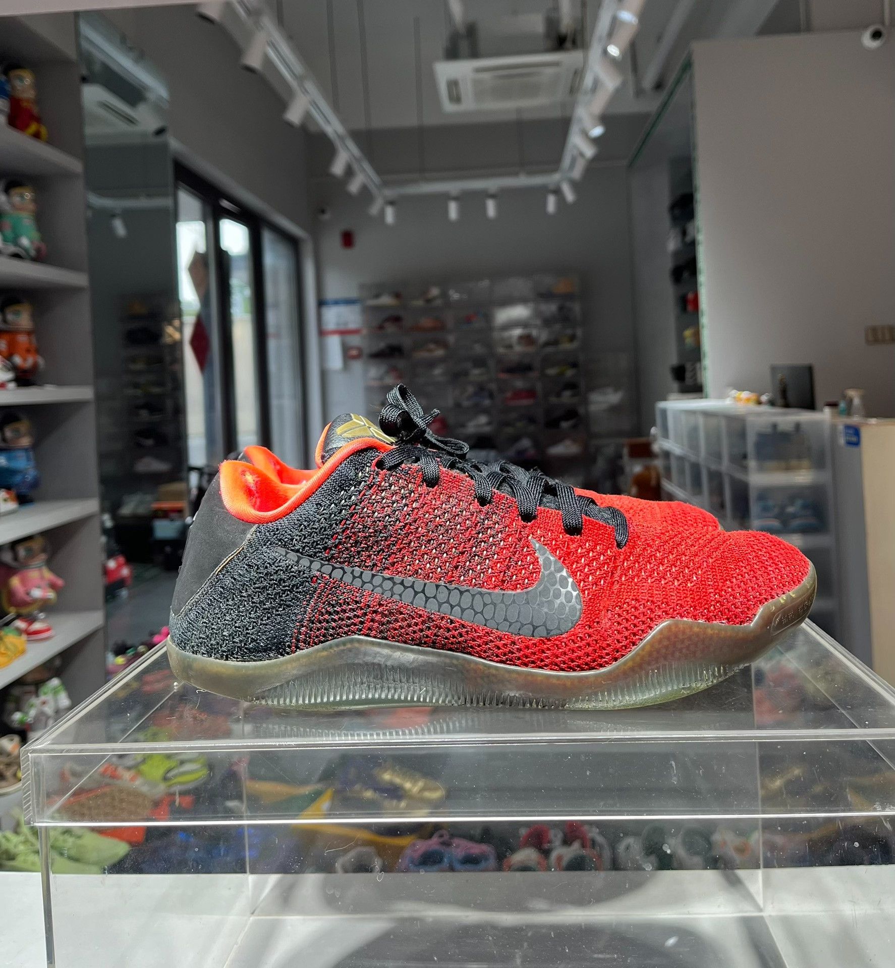 Nike Nike Lowtop Sneakers 9.5 Men Size US 9.5 / EU 42-43 - 3 Thumbnail