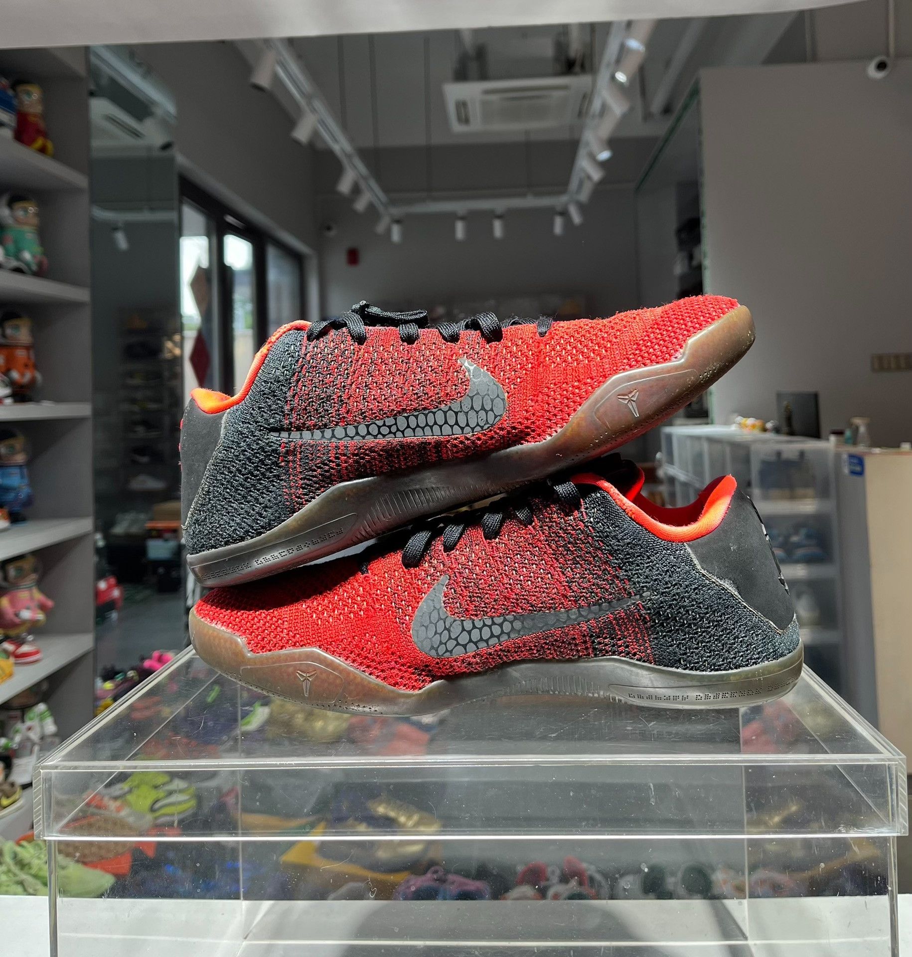 Nike Nike Lowtop Sneakers 9.5 Men Size US 9.5 / EU 42-43 - 5 Thumbnail