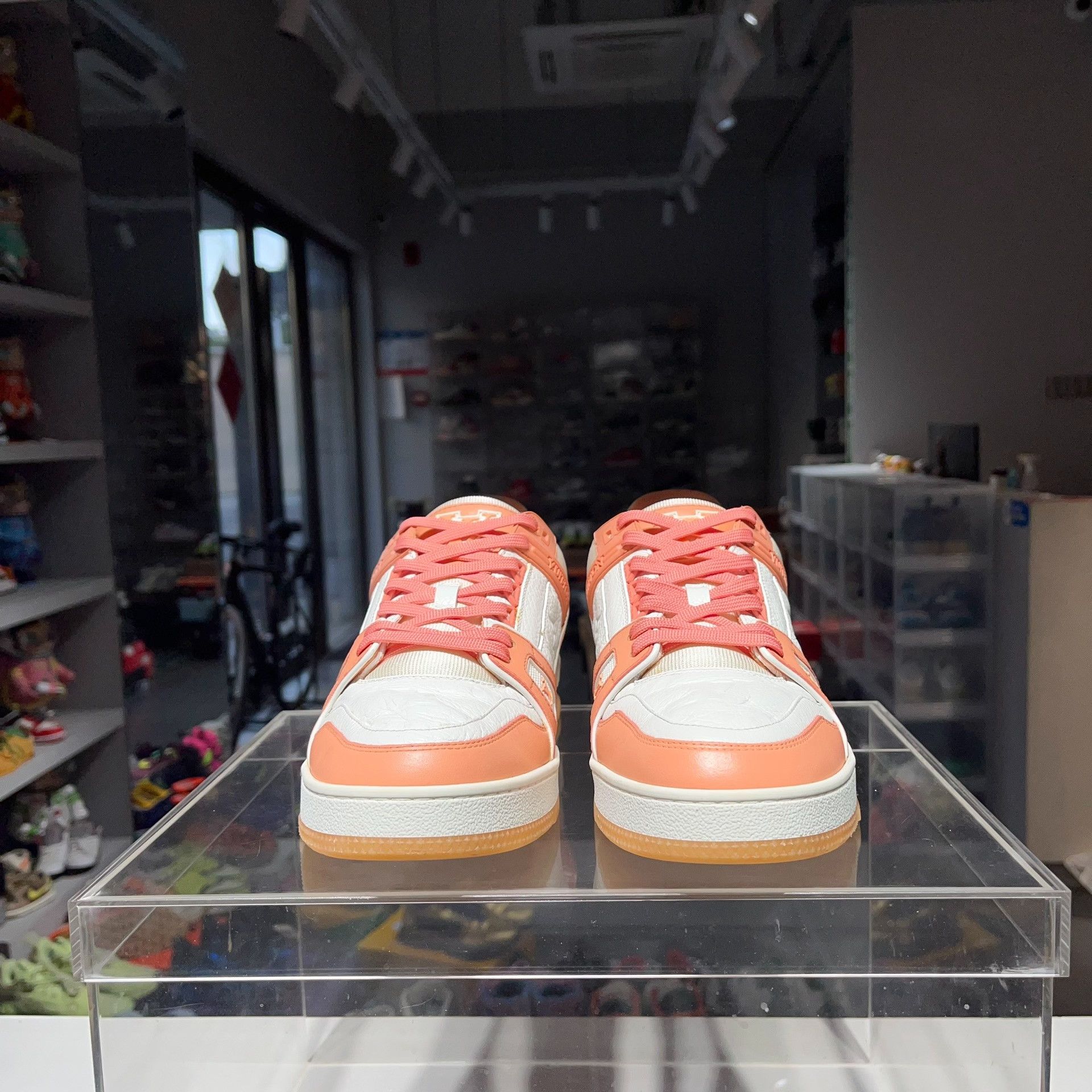 Louis Vuitton Louis Vuitton Training Lowtop Sneakers 8.5 Men Size US 8.5 / EU 41-42 - 2 Thumbnail