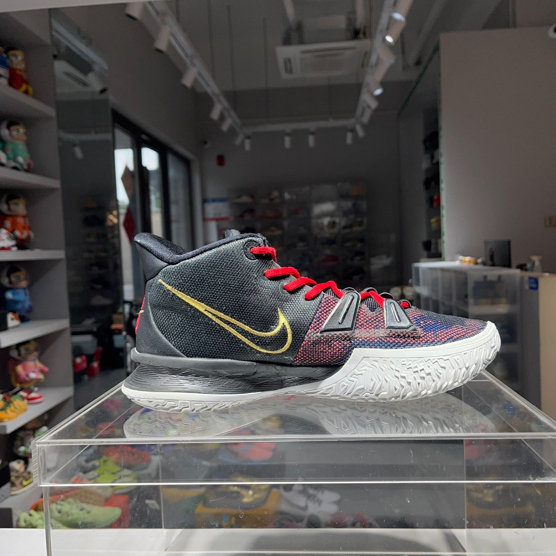 Nike Nike KYRIE Lowtop Sneakers 10 Men Size US 10 / EU 43 - 3 Thumbnail