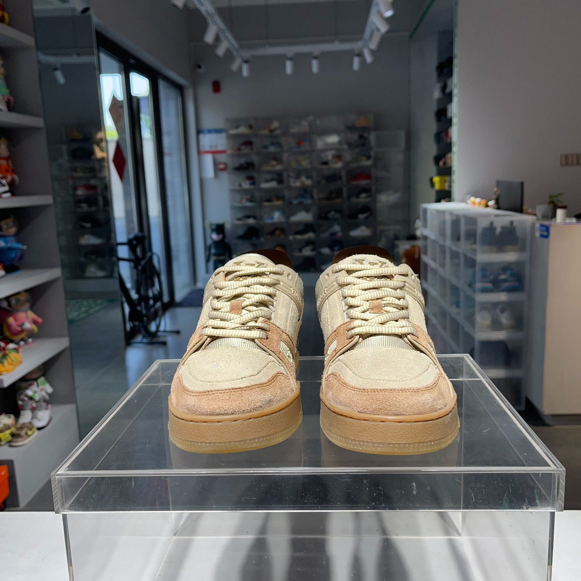Louis Vuitton Louis Vuitton Training Brown Lowtop Sneakers 8 Men Size US 8 / EU 41 - 2 Thumbnail