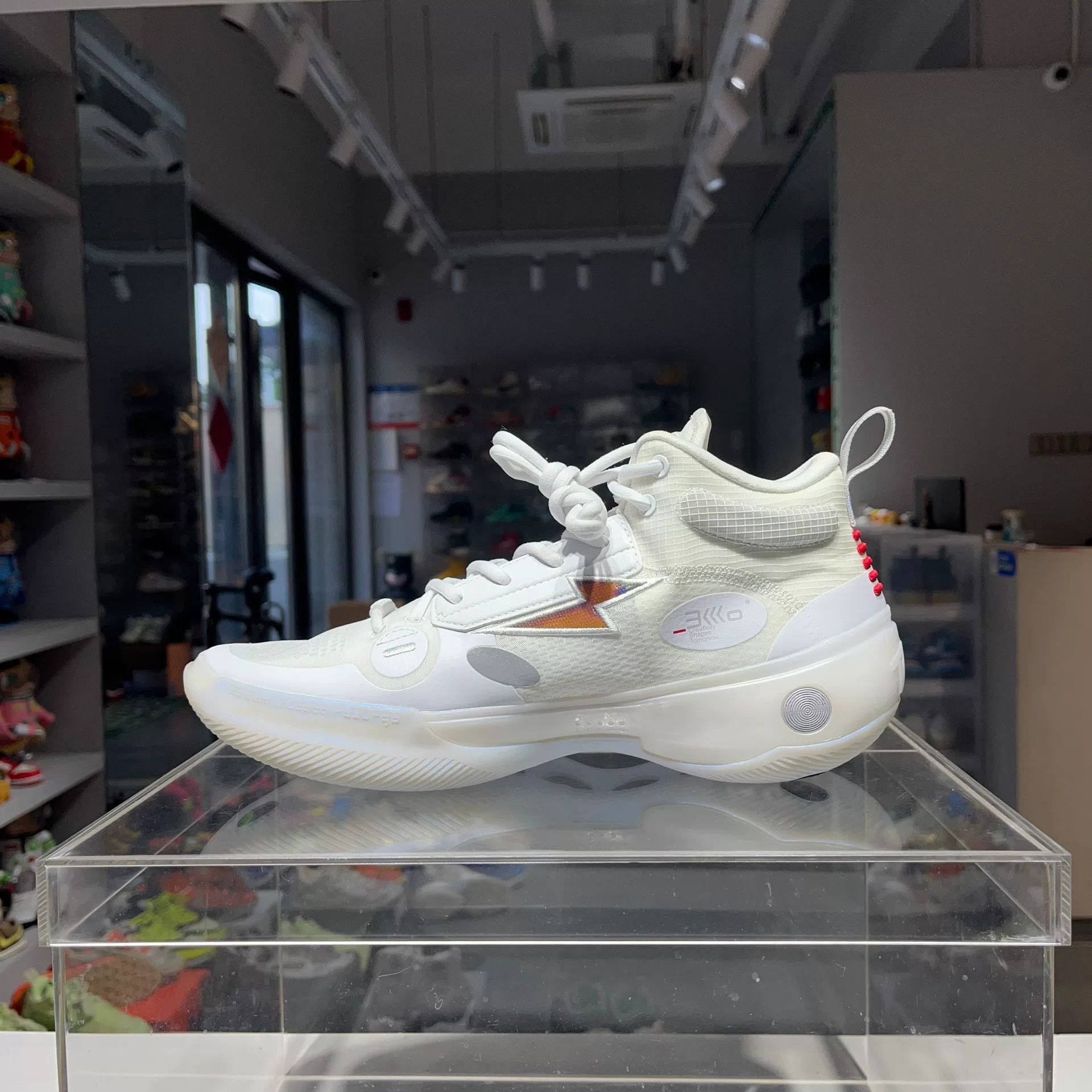 Li-Ning Li-Ning Laser White Lowtop Sneakers 11 Men Size US 11 / EU 44 - 6 Thumbnail