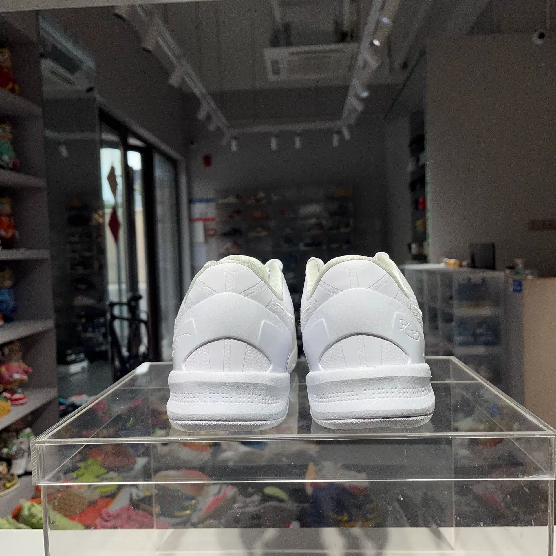 Nike Nike White Lowtop Sneakers 11.5 Men Size US 11.5 / EU 44-45 - 4 Thumbnail