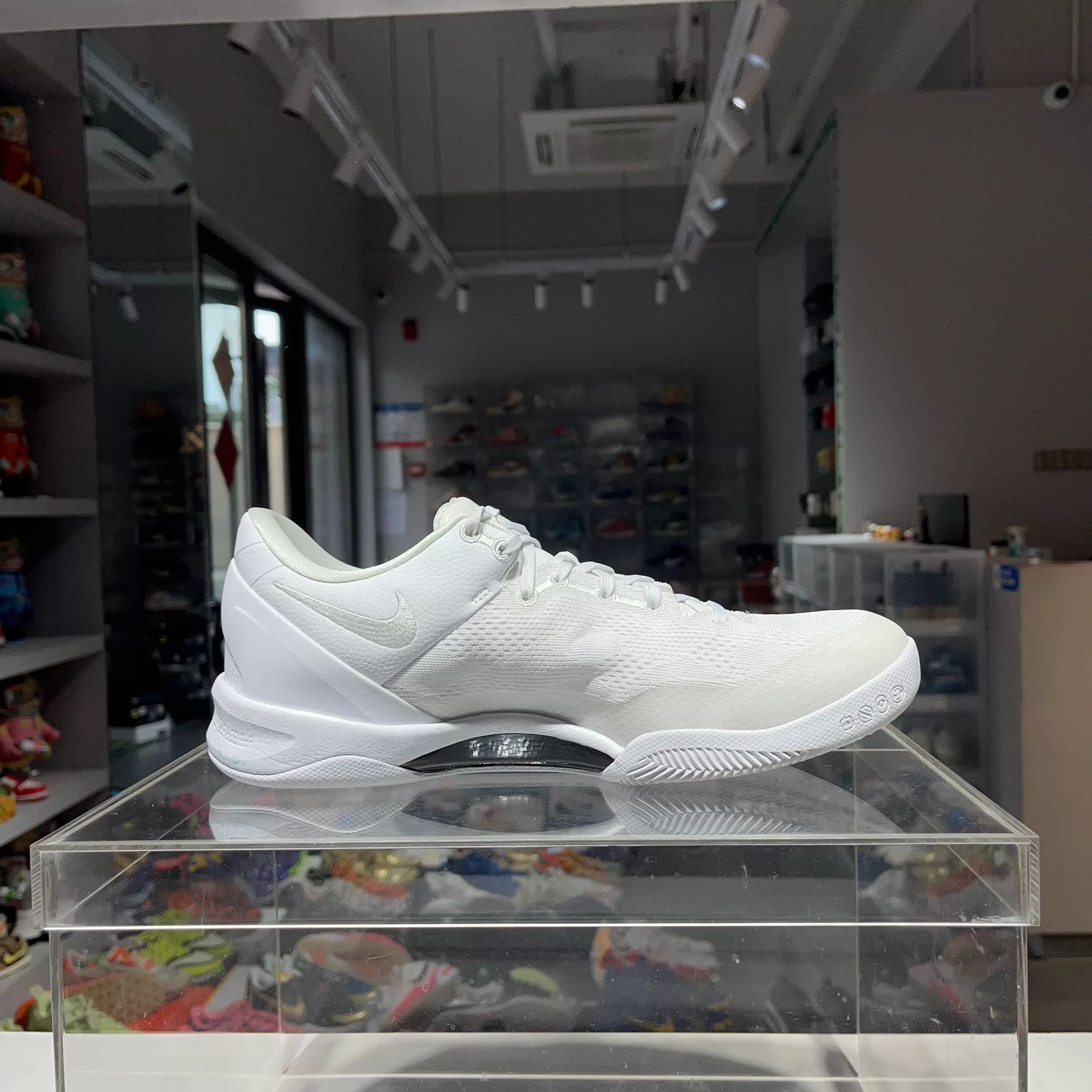 Nike Nike White Lowtop Sneakers 11.5 Men Size US 11.5 / EU 44-45 - 3 Thumbnail