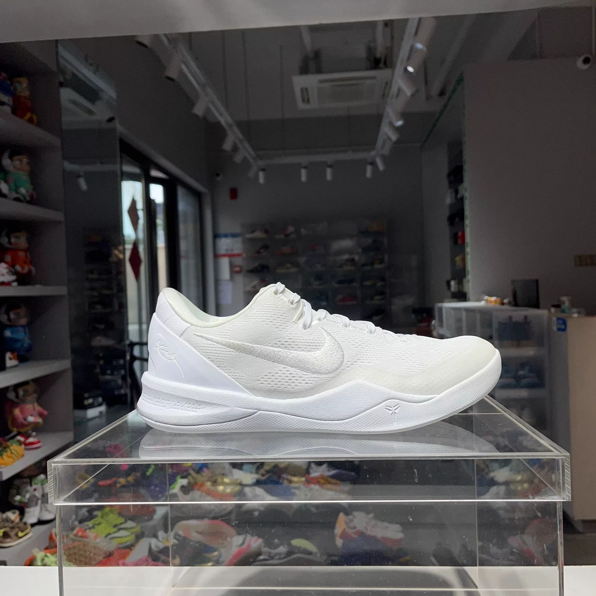 Nike Nike White Lowtop Sneakers 11.5 Men Size US 11.5 / EU 44-45 - 5 Thumbnail