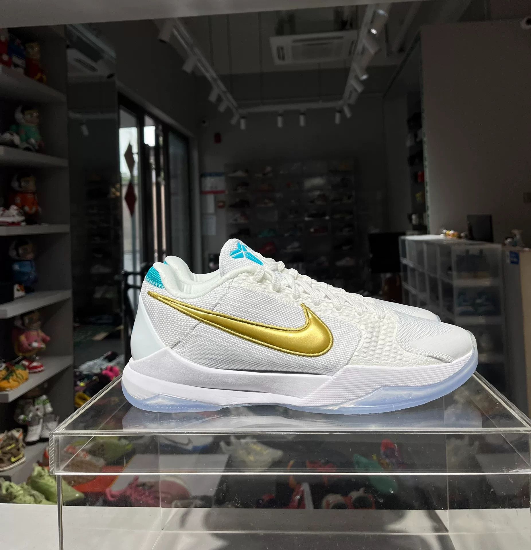Nike Nike White Lowtop Sneakers 10 Men Size US 10 / EU 43 - 3 Thumbnail