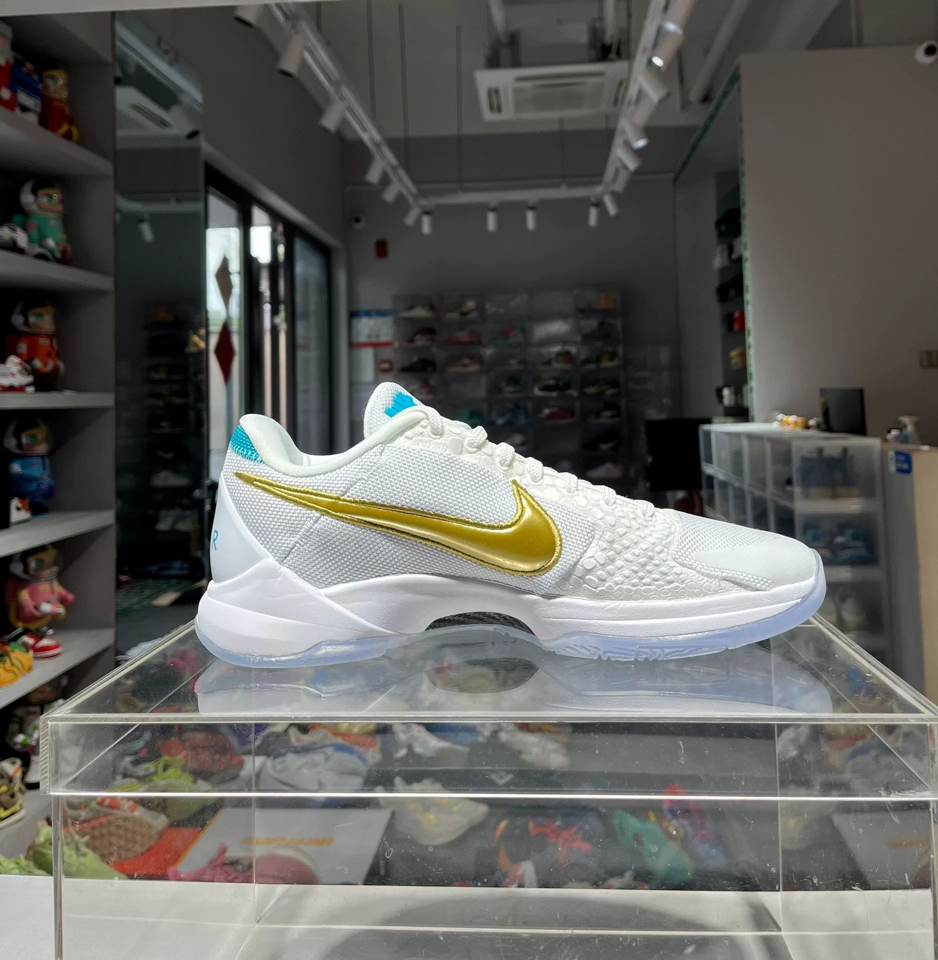 Nike Nike White Lowtop Sneakers 10 Men Size US 10 / EU 43 - 6 Thumbnail