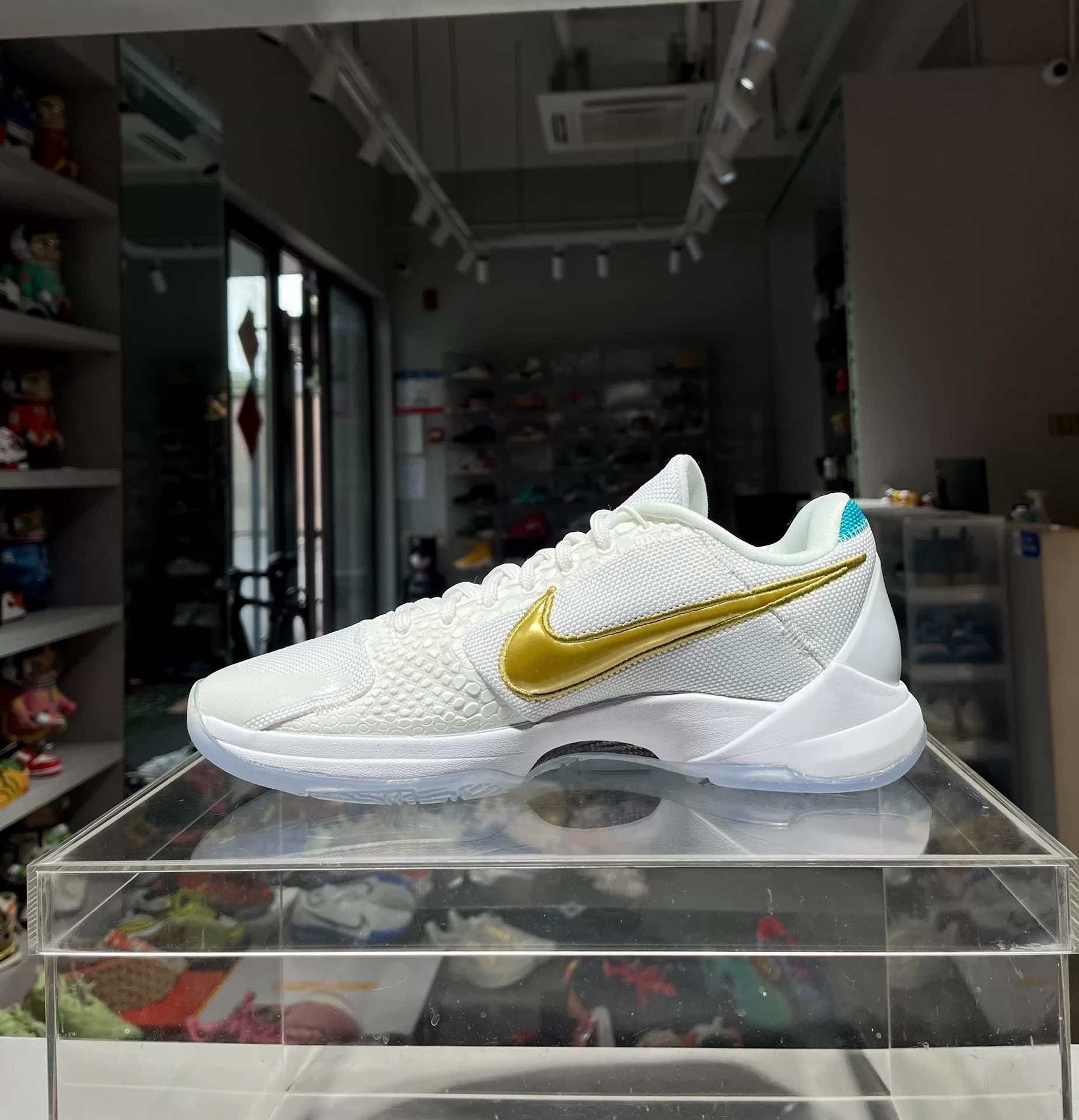 Nike Nike White Lowtop Sneakers 10 Men Size US 10 / EU 43 - 5 Thumbnail