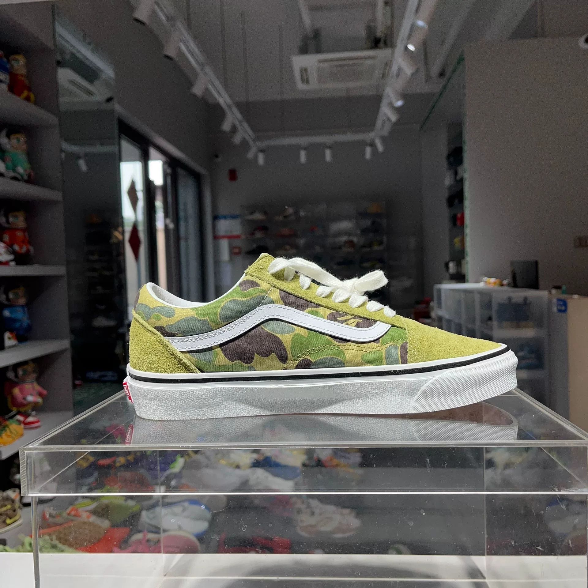 Vans Vans Collab Lowtop Sneakers 9.5 Men Size US 9.5 / EU 42-43 - 3 Thumbnail