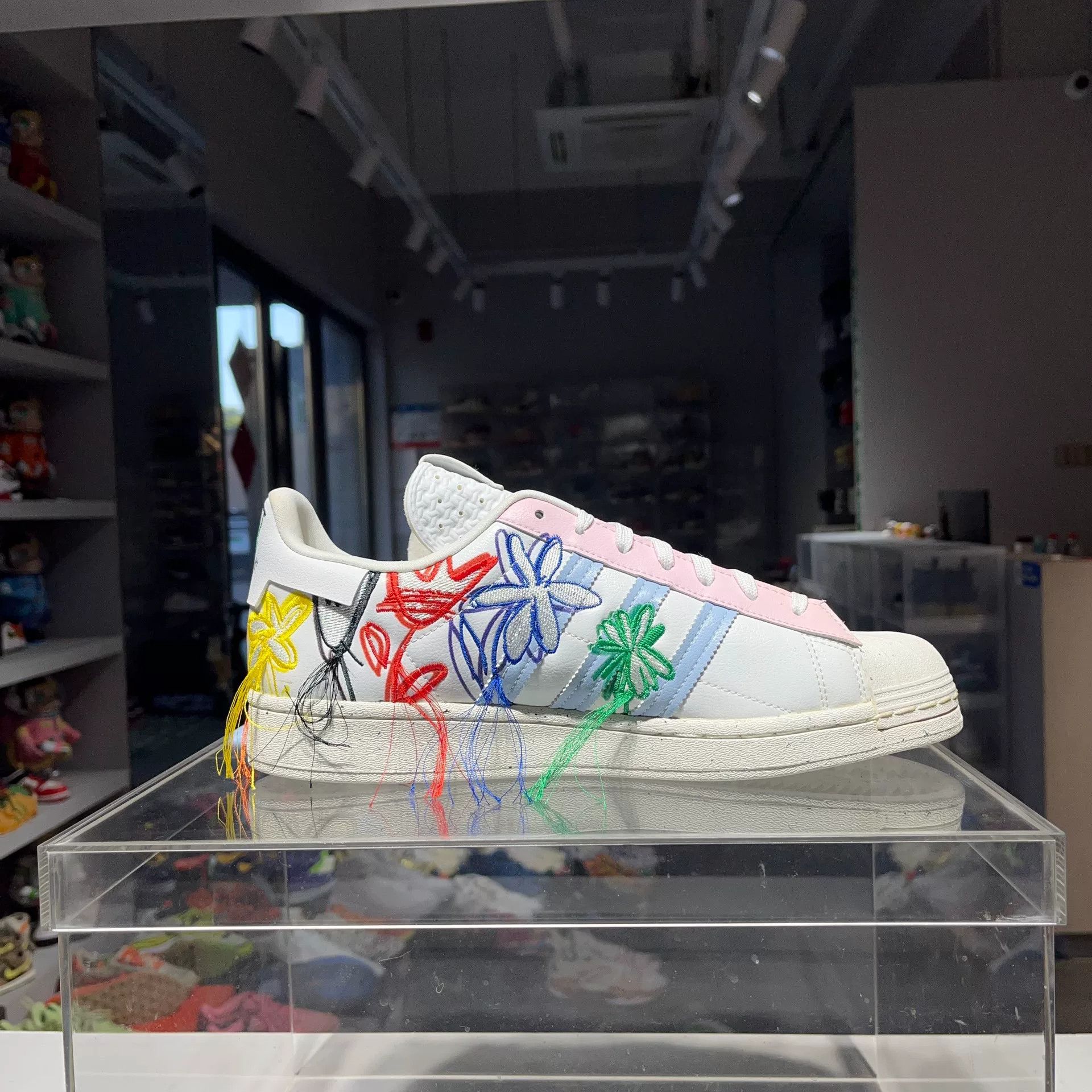 Adidas Adidas White Lowtop Sneakers 11.5 Men Size US 11.5 / EU 44-45 - 3 Thumbnail