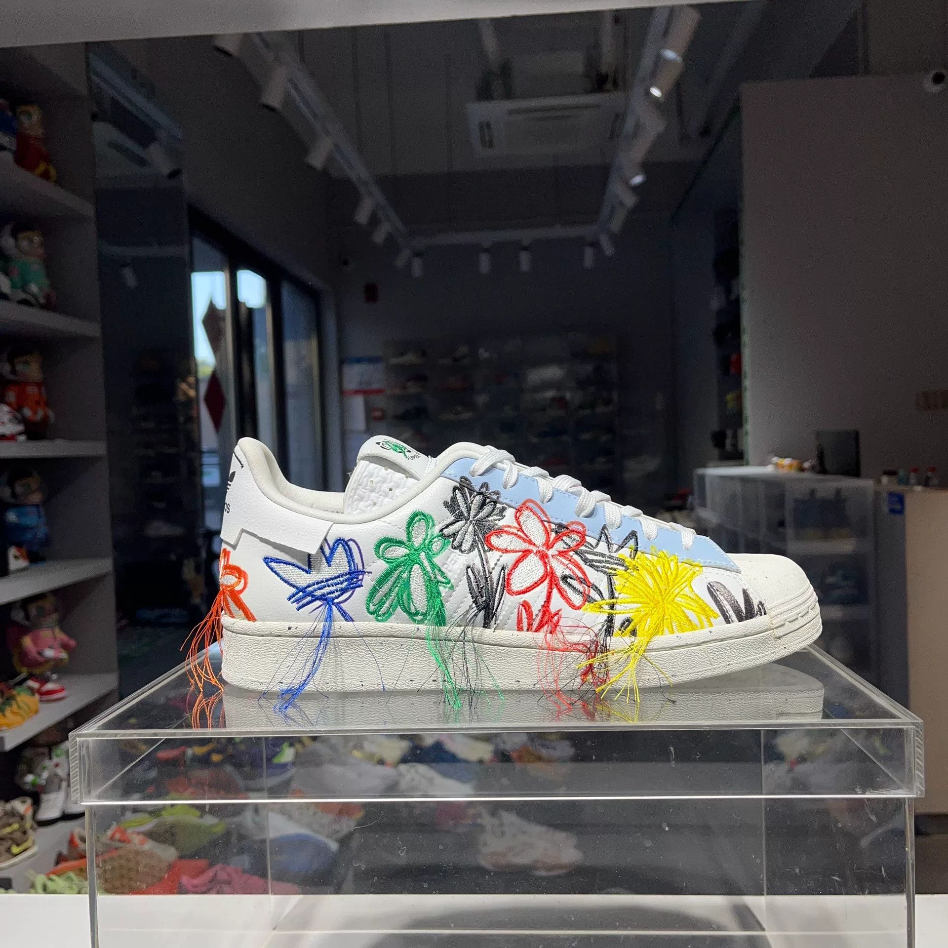 Adidas Adidas White Lowtop Sneakers 11.5 Men Size US 11.5 / EU 44-45 - 5 Thumbnail