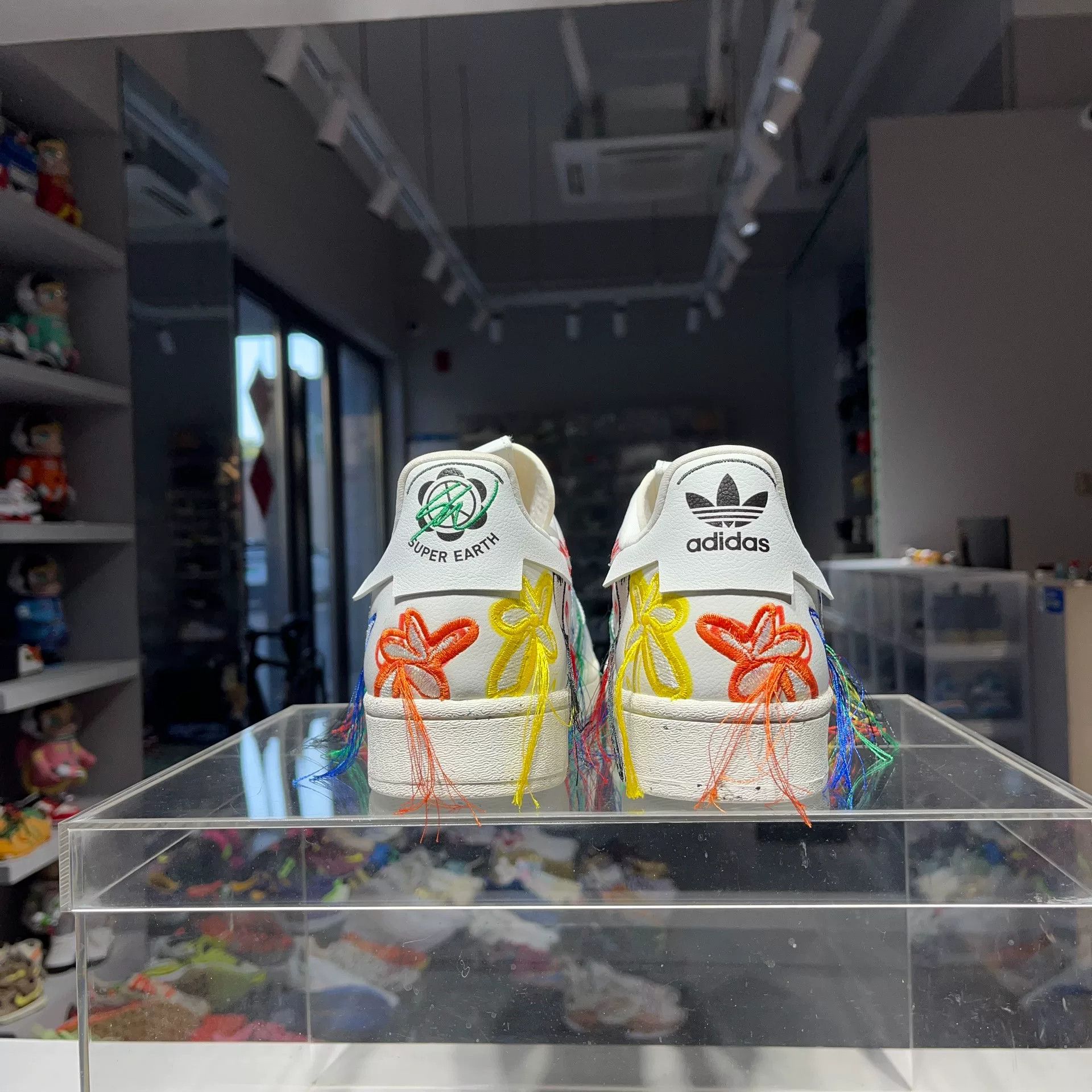 Adidas Adidas White Lowtop Sneakers 11.5 Men Size US 11.5 / EU 44-45 - 4 Thumbnail