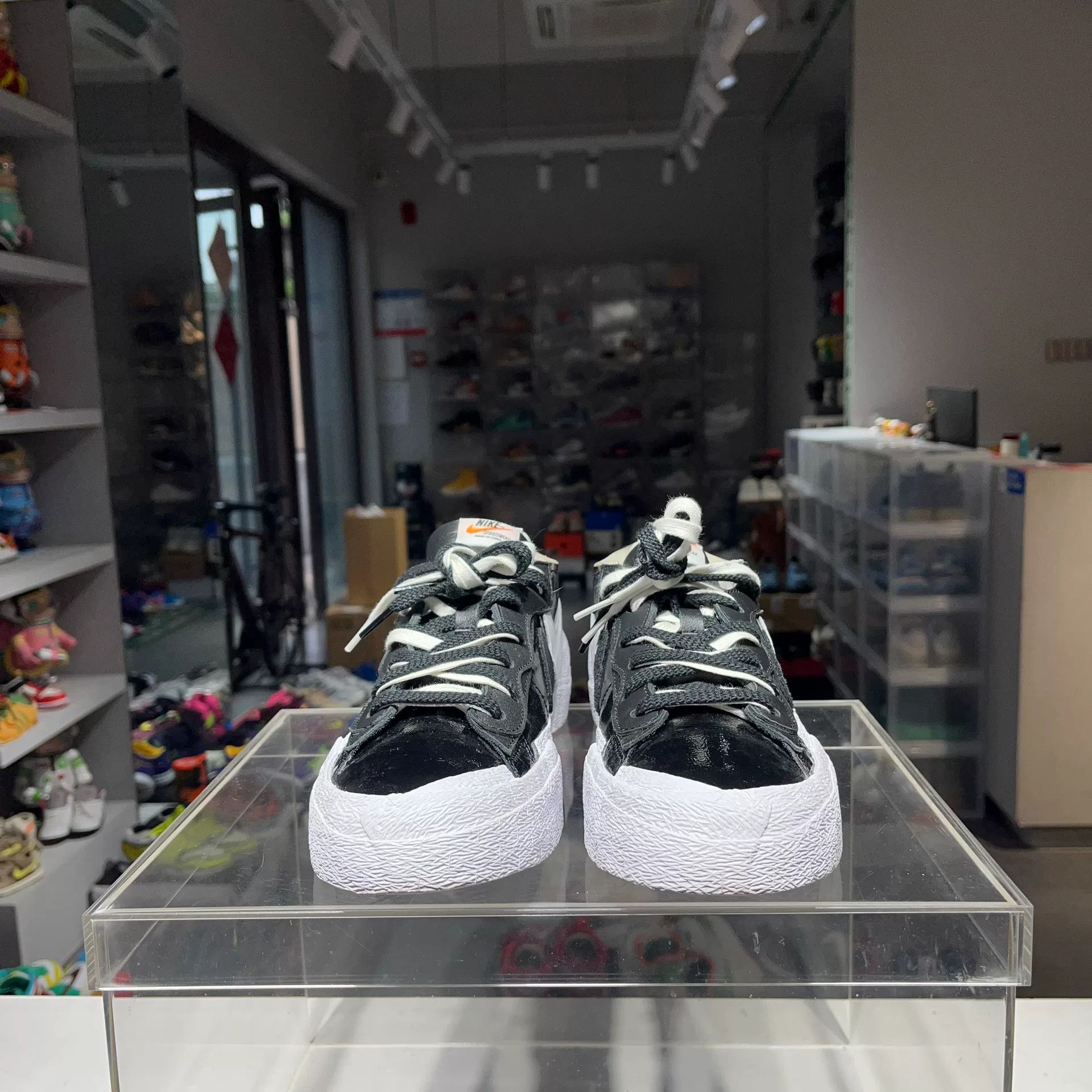 Sacai Sacai Black Lowtop Sneakers 43 Men Size US 10 / EU 43 - 2 Thumbnail
