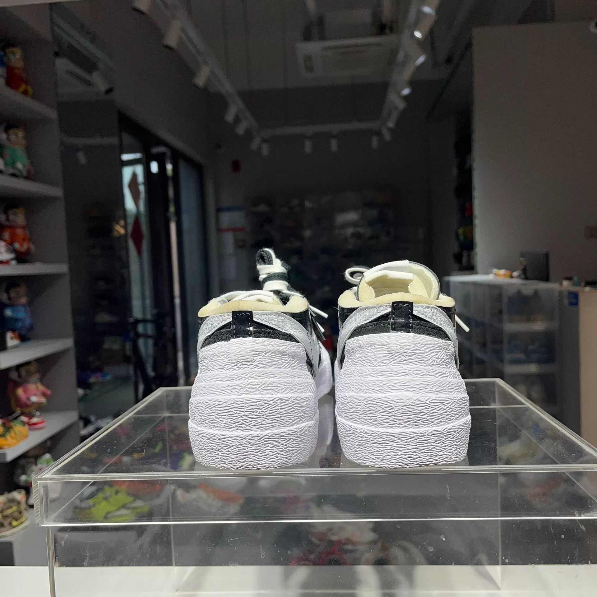 Sacai Sacai Black Lowtop Sneakers 43 Men Size US 10 / EU 43 - 4 Thumbnail