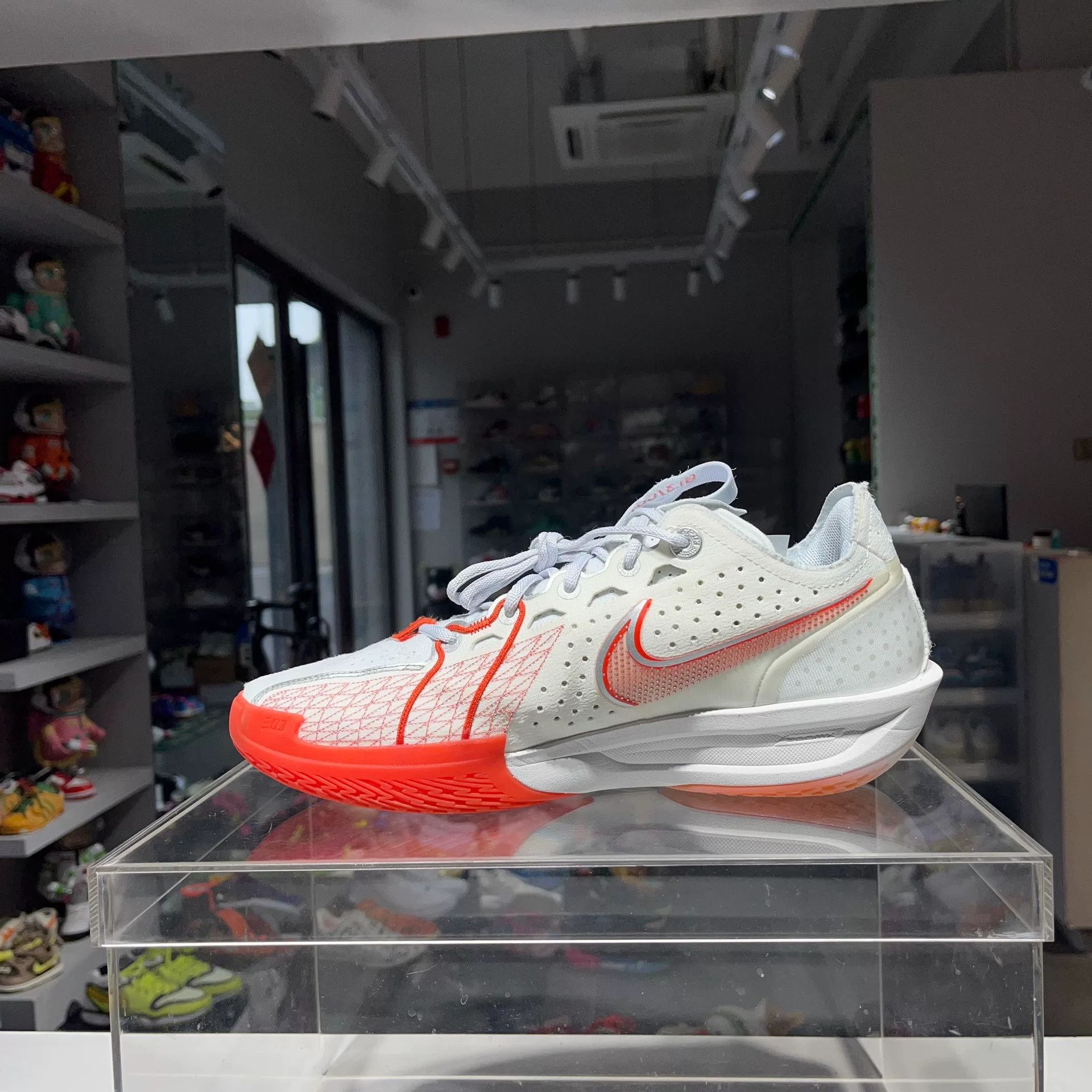 Nike Nike Red Lowtop Sneakers 12 Men Size US 12 / EU 45 - 6 Thumbnail