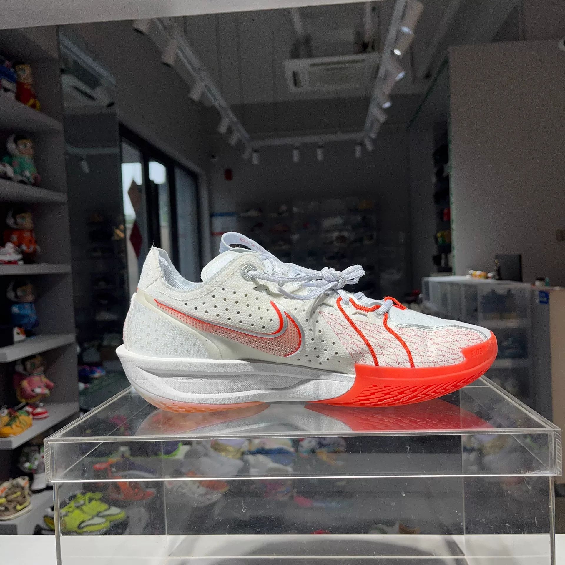 Nike Nike Red Lowtop Sneakers 12 Men Size US 12 / EU 45 - 3 Thumbnail