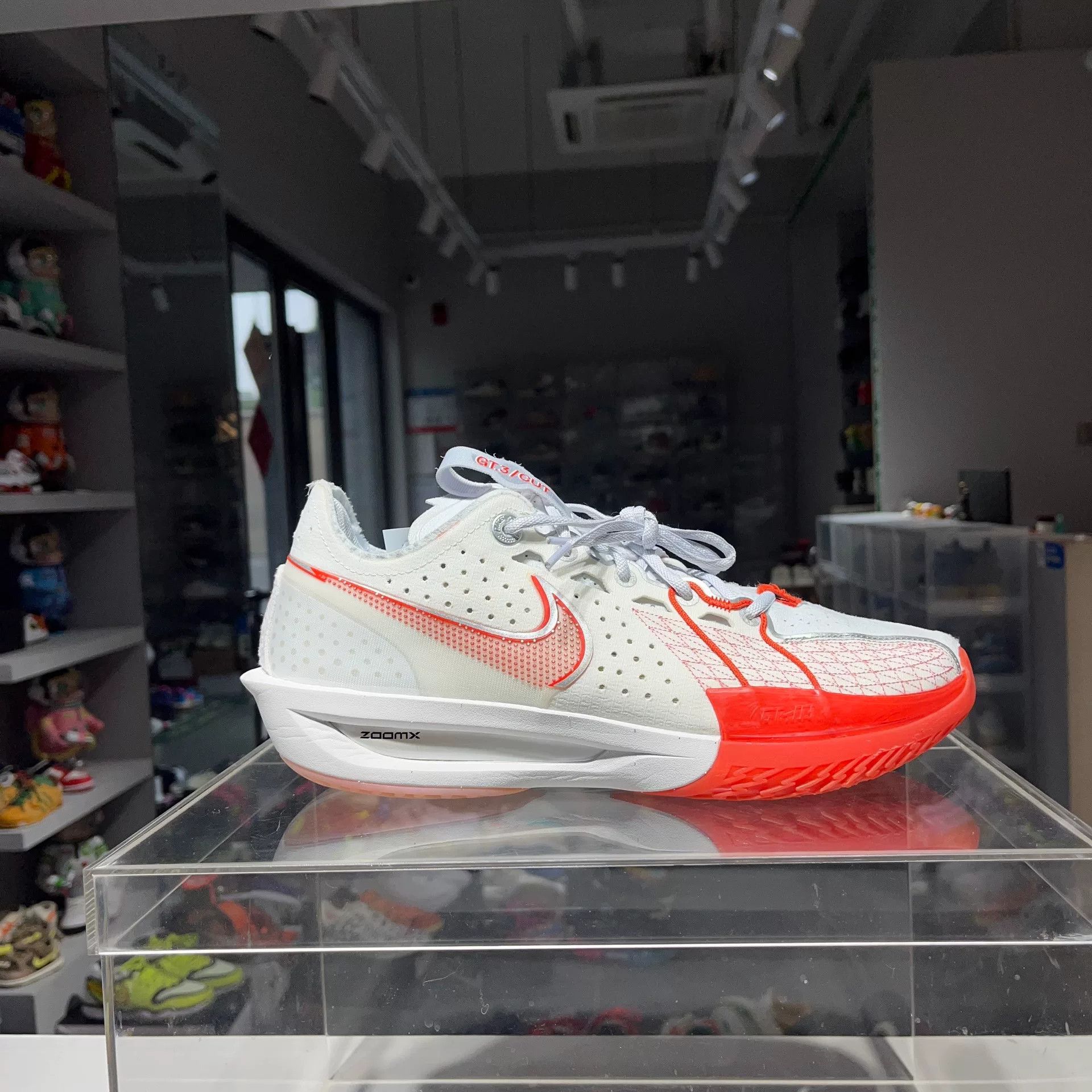 Nike Nike Red Lowtop Sneakers 12 Men Size US 12 / EU 45 - 5 Thumbnail
