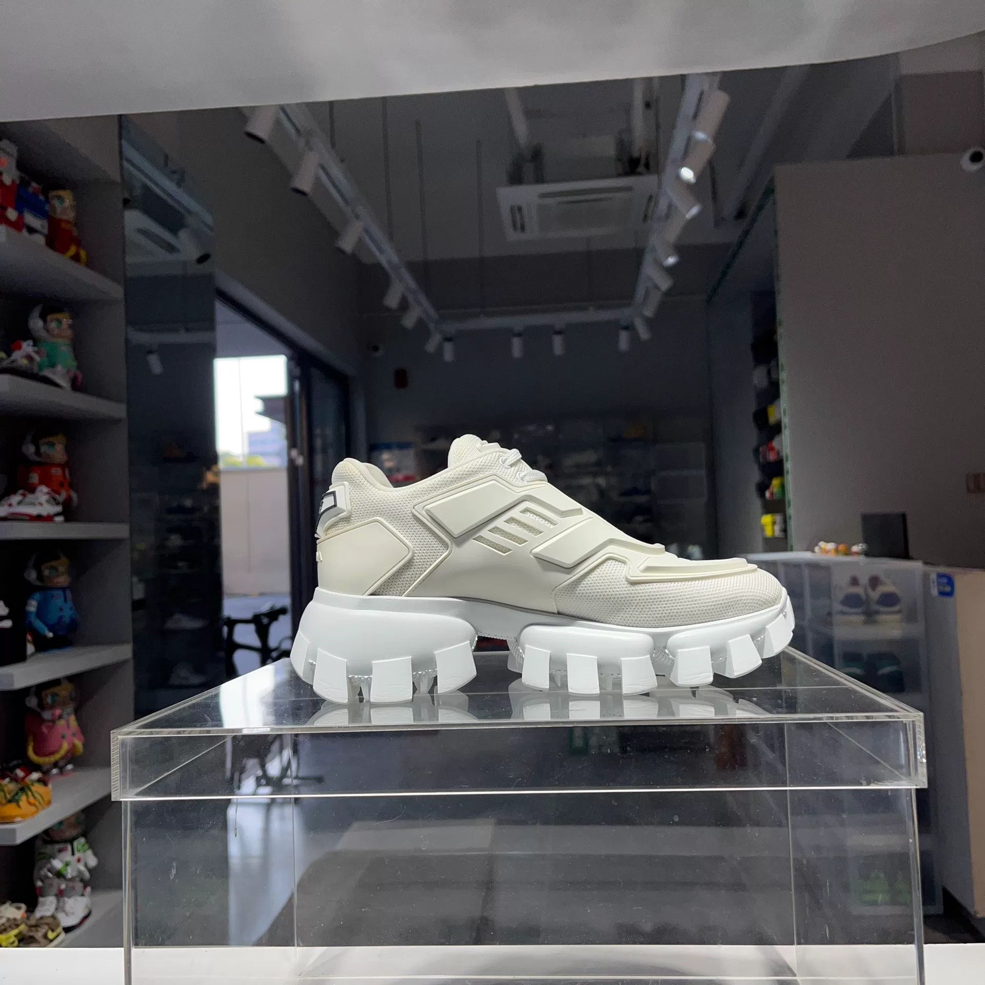 Prada Prada White Lowtop Sneakers it_34-5 Women Size US 4.5 / IT 34.5 - 4 Thumbnail