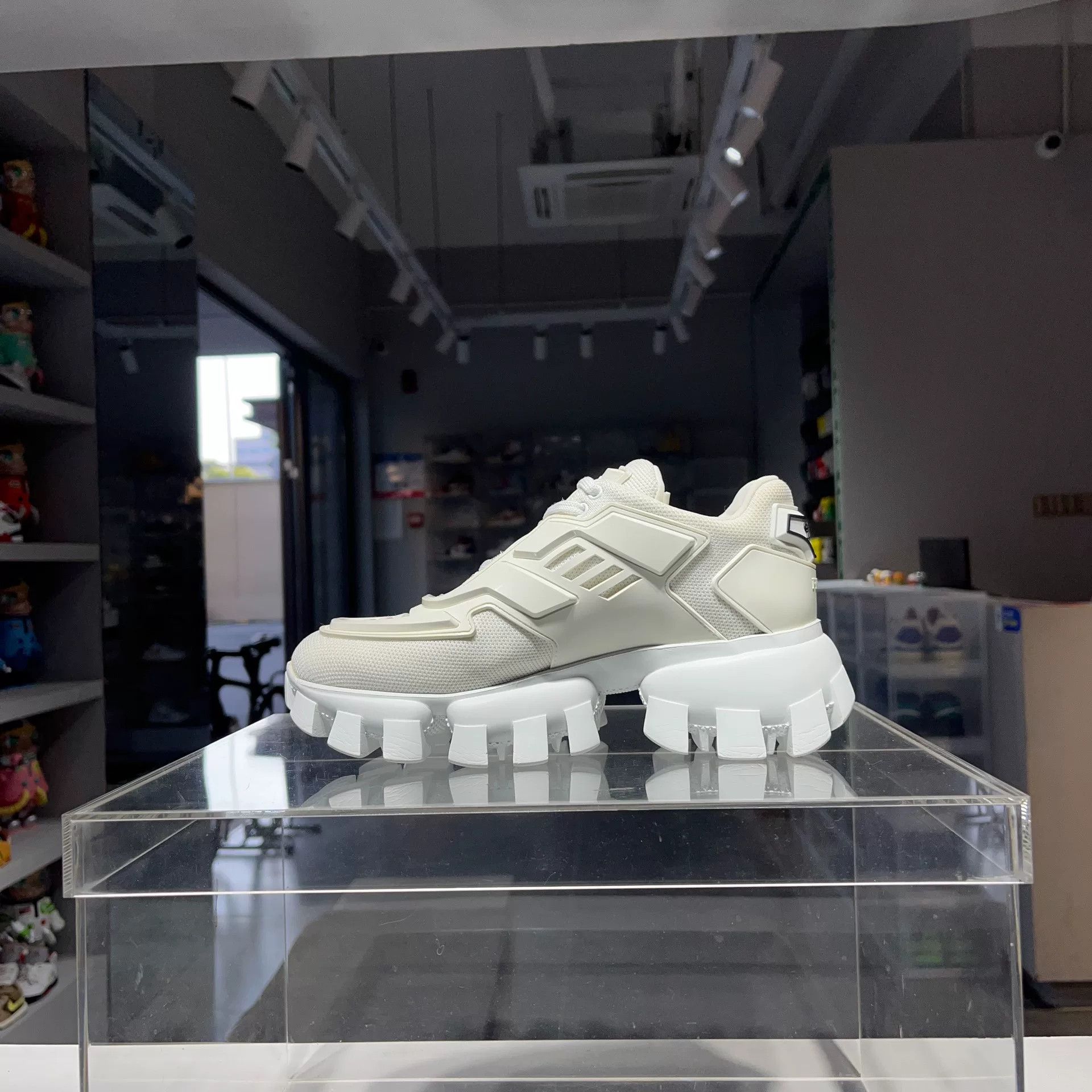 Prada Prada White Lowtop Sneakers it_34-5 Women Size US 4.5 / IT 34.5 - 6 Thumbnail