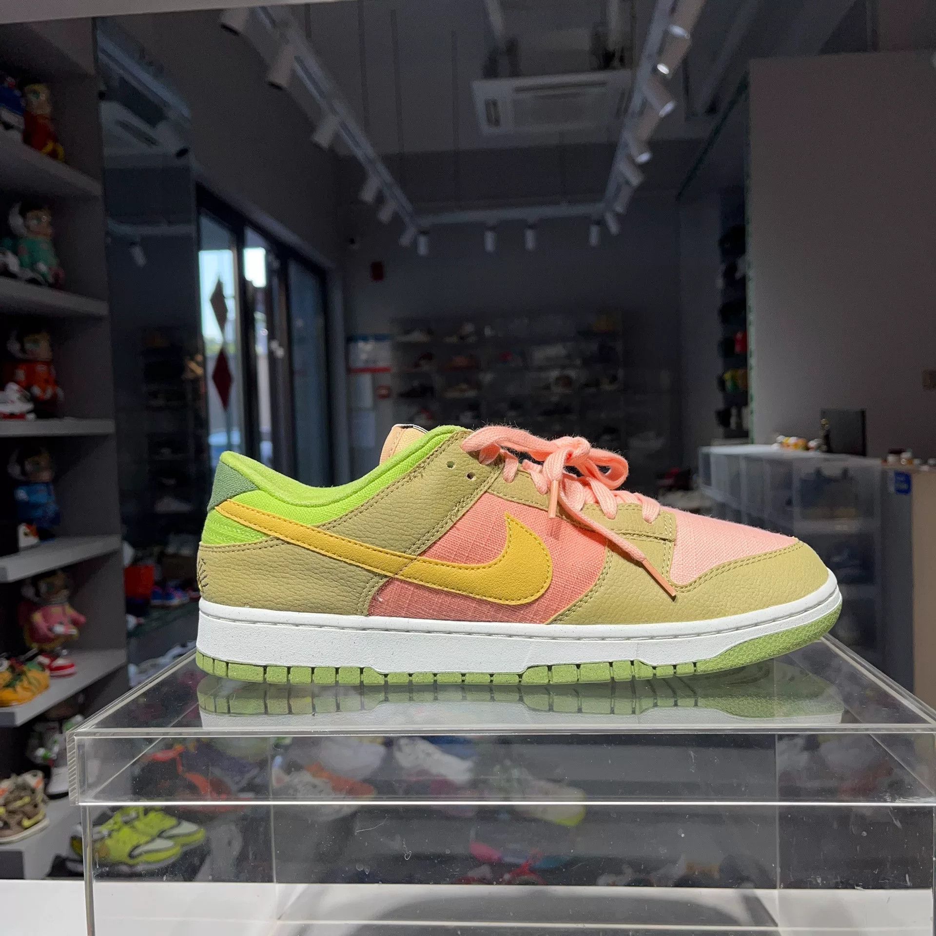 Nike Nike DUNK Pink Lowtop Sneakers 13 Men Size US 13 / EU 46 - 5 Thumbnail
