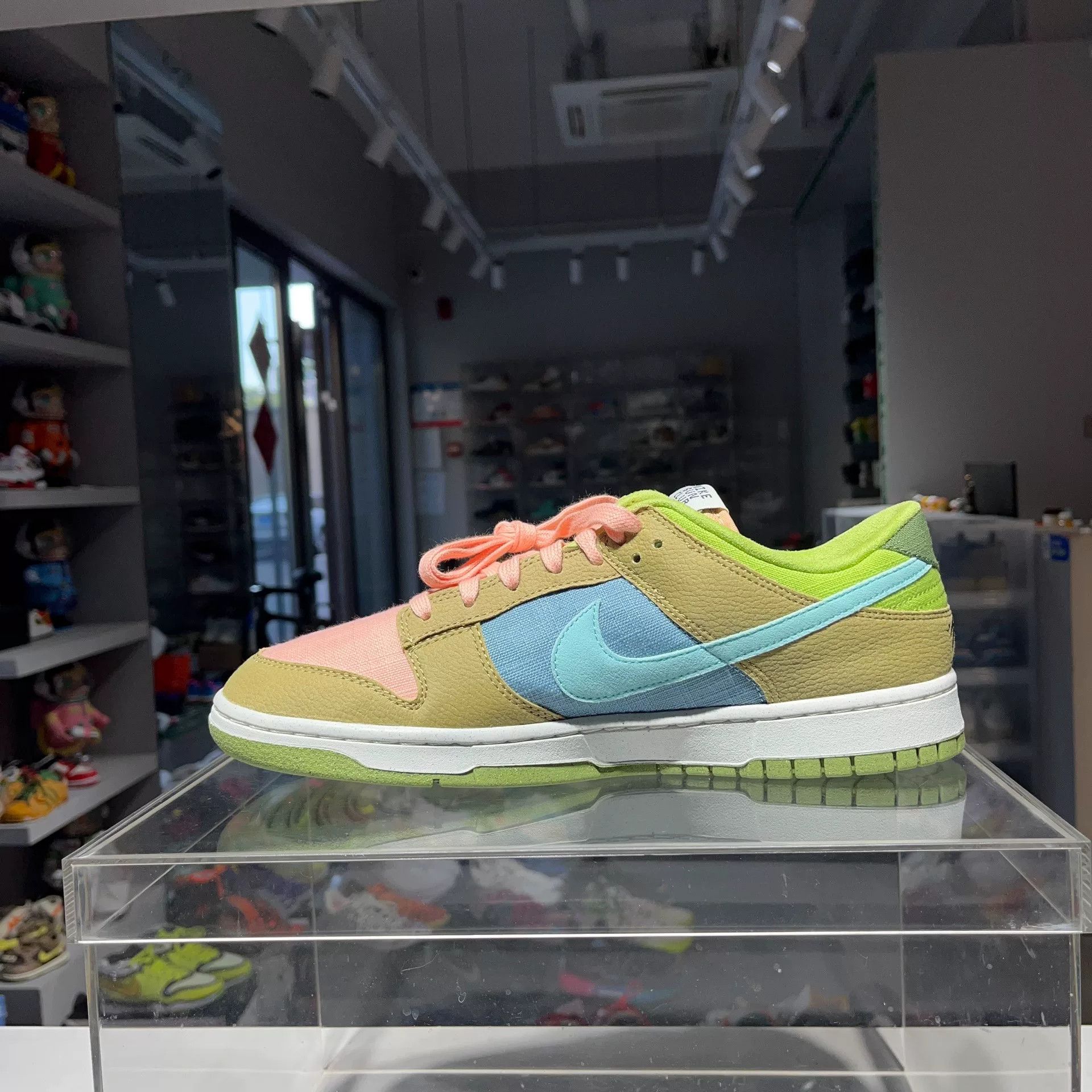 Nike Nike DUNK Pink Lowtop Sneakers 13 Men Size US 13 / EU 46 - 6 Thumbnail