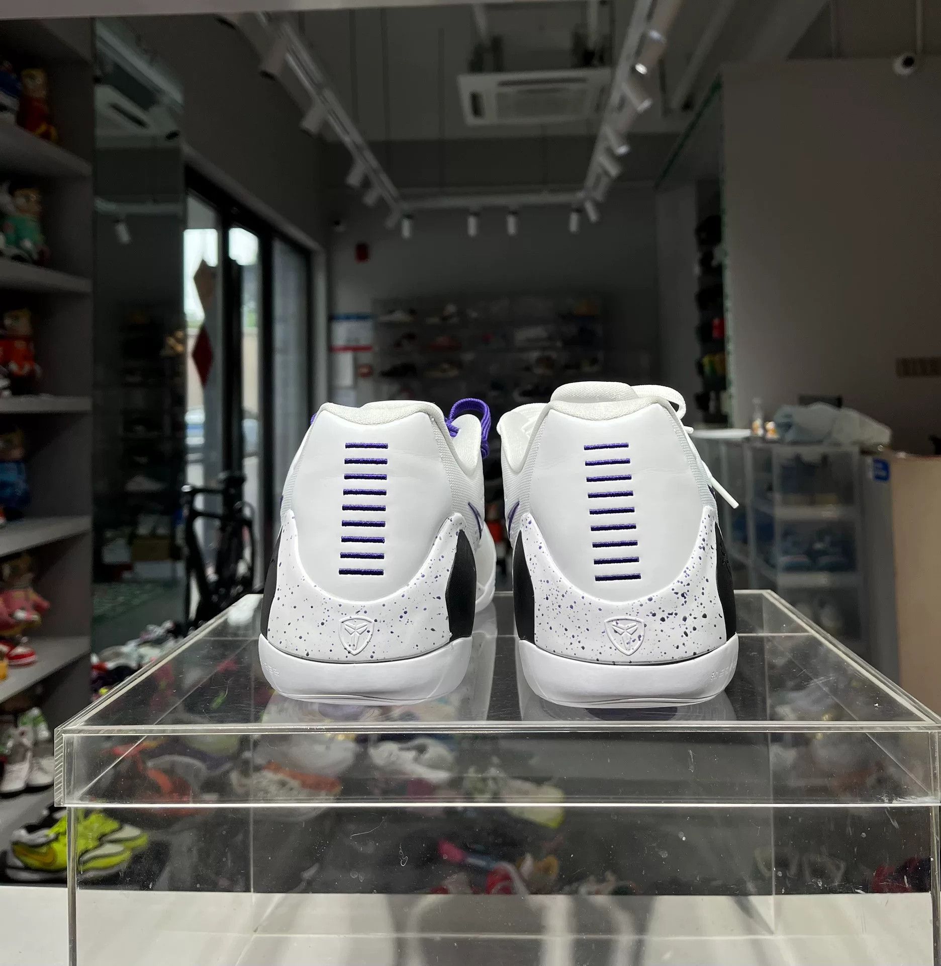 Nike Nike White Lowtop Sneakers 11.5 Men Size US 11.5 / EU 44-45 - 4 Thumbnail