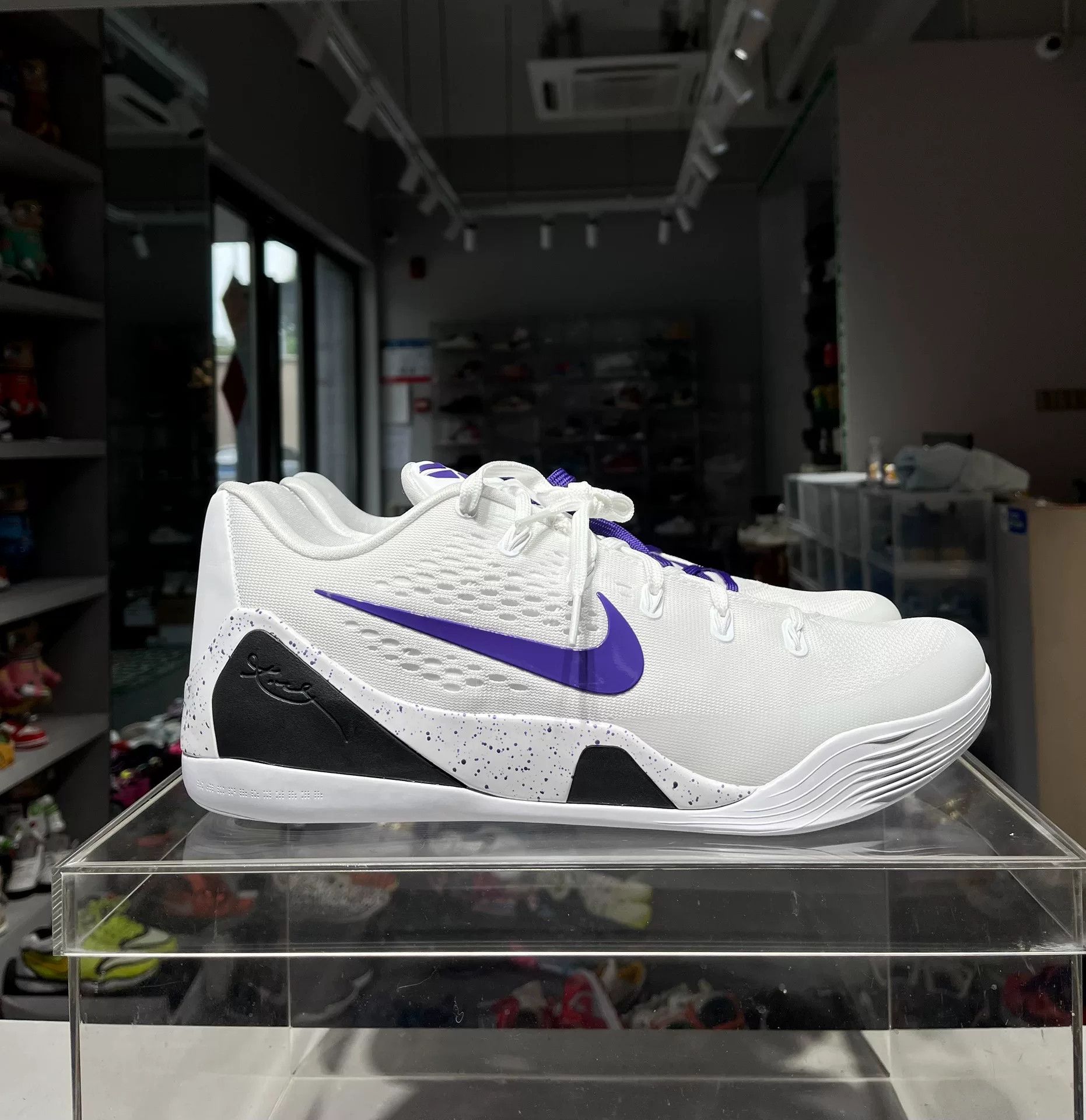 Nike Nike White Lowtop Sneakers 11.5 Men Size US 11.5 / EU 44-45 - 3 Thumbnail
